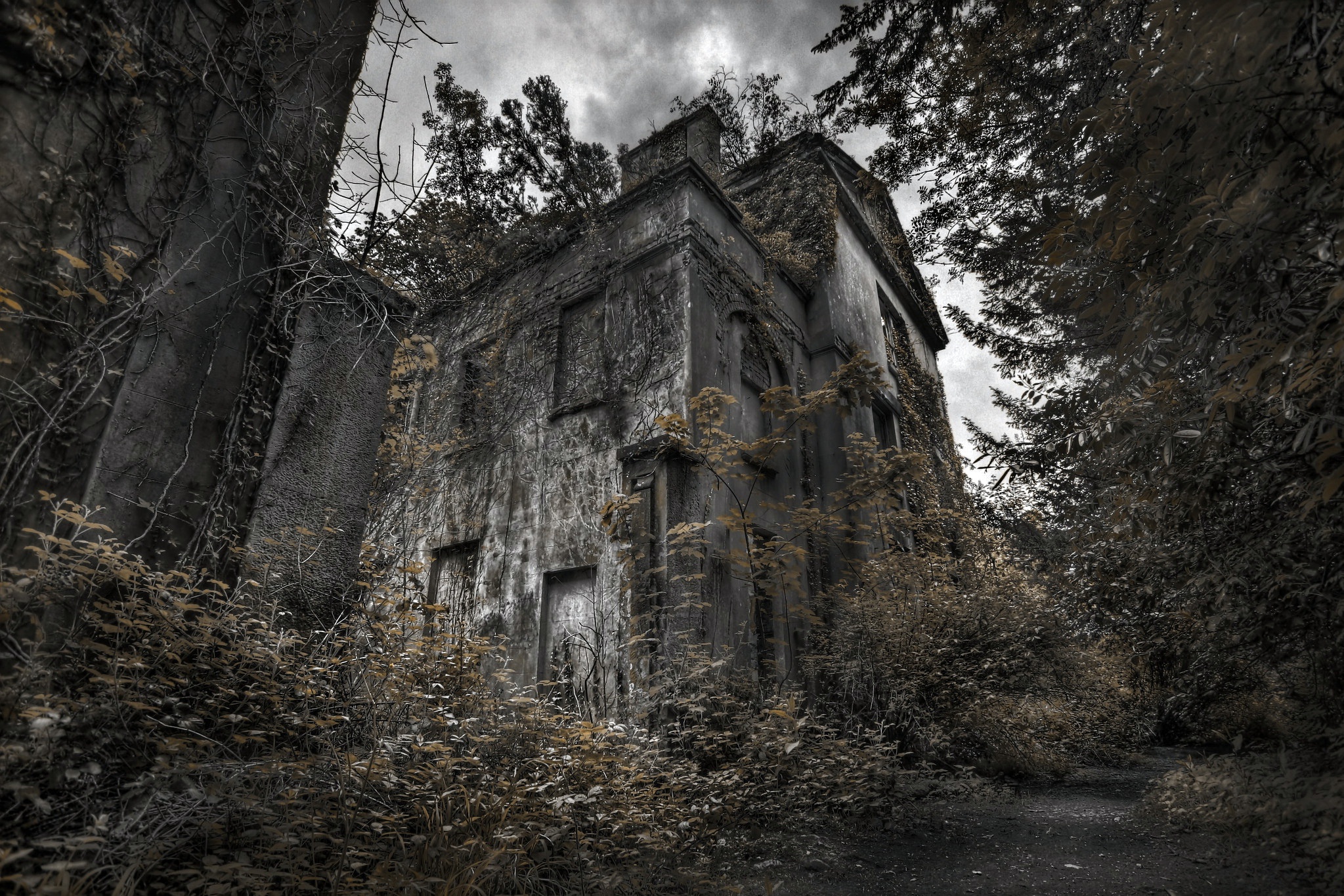 General 2047x1365 outdoors house old ruins