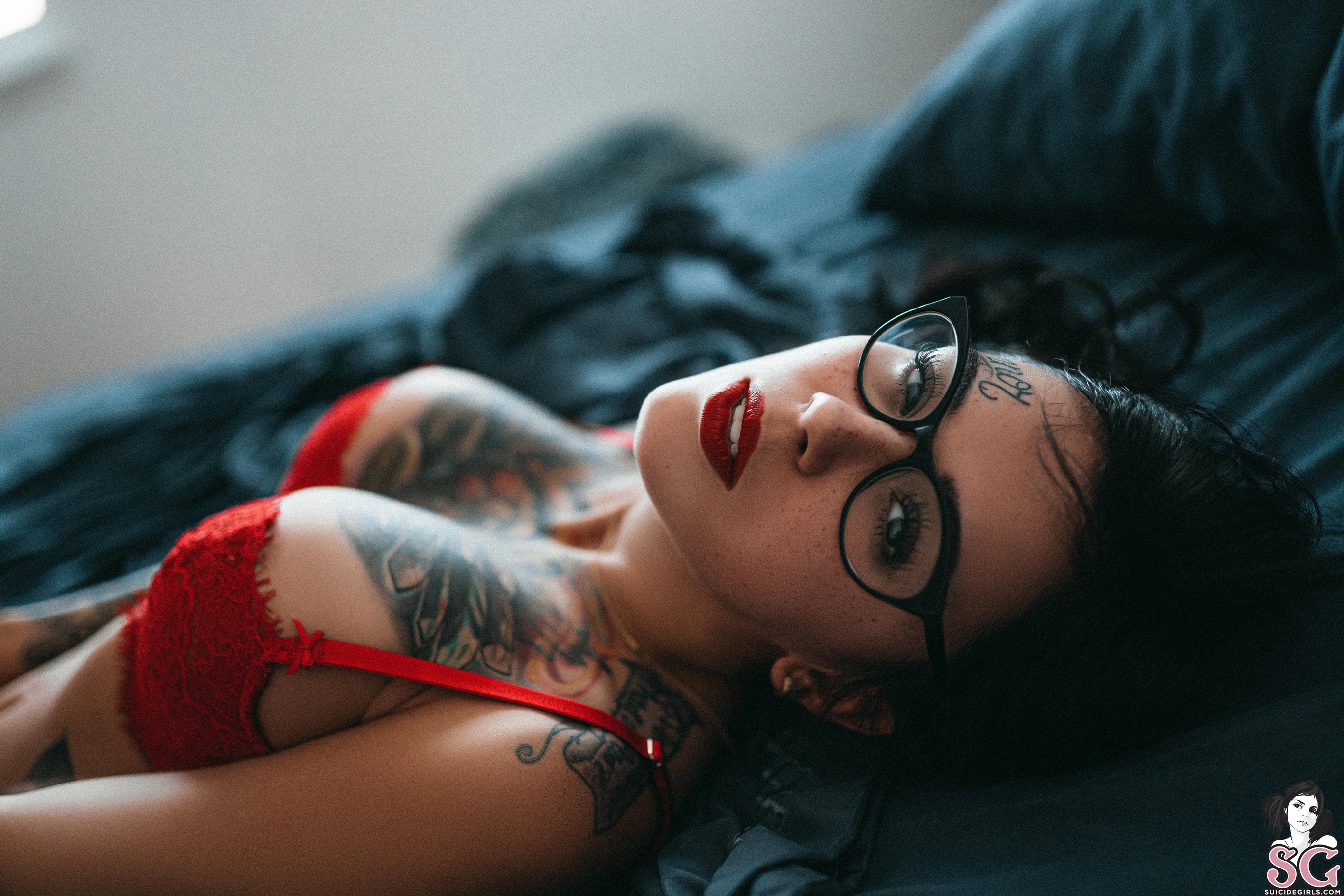 People 2736x1824 Lydiajasmine brunette Suicide Girls model women inked girls tattoo face in bed women with glasses lying on back red lipstick