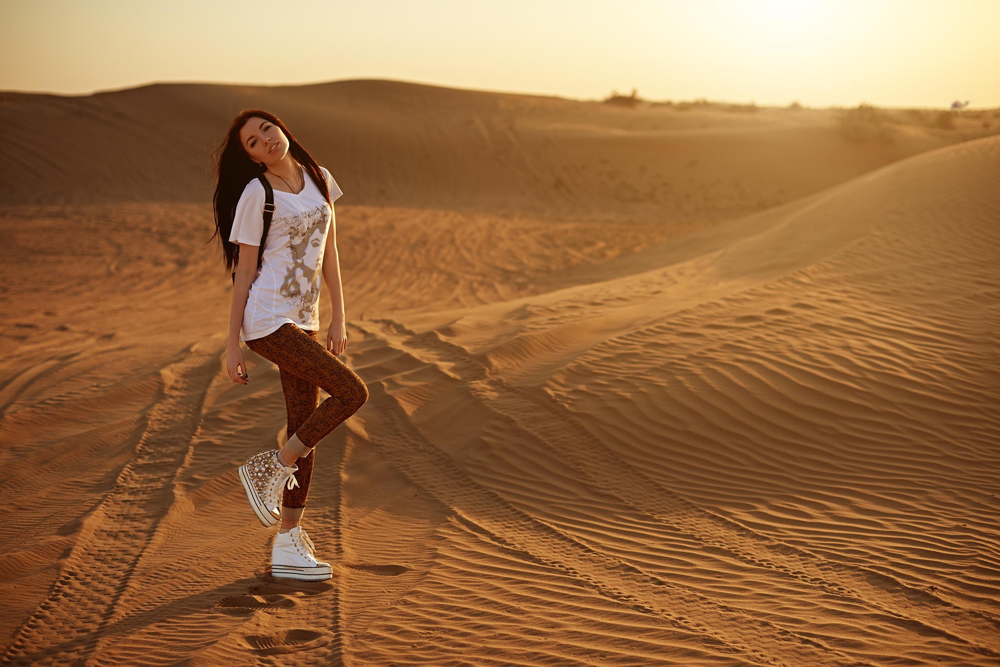 People 2048x1367 desert women model T-shirt dunes women outdoors long hair standing looking at viewer slim body sand