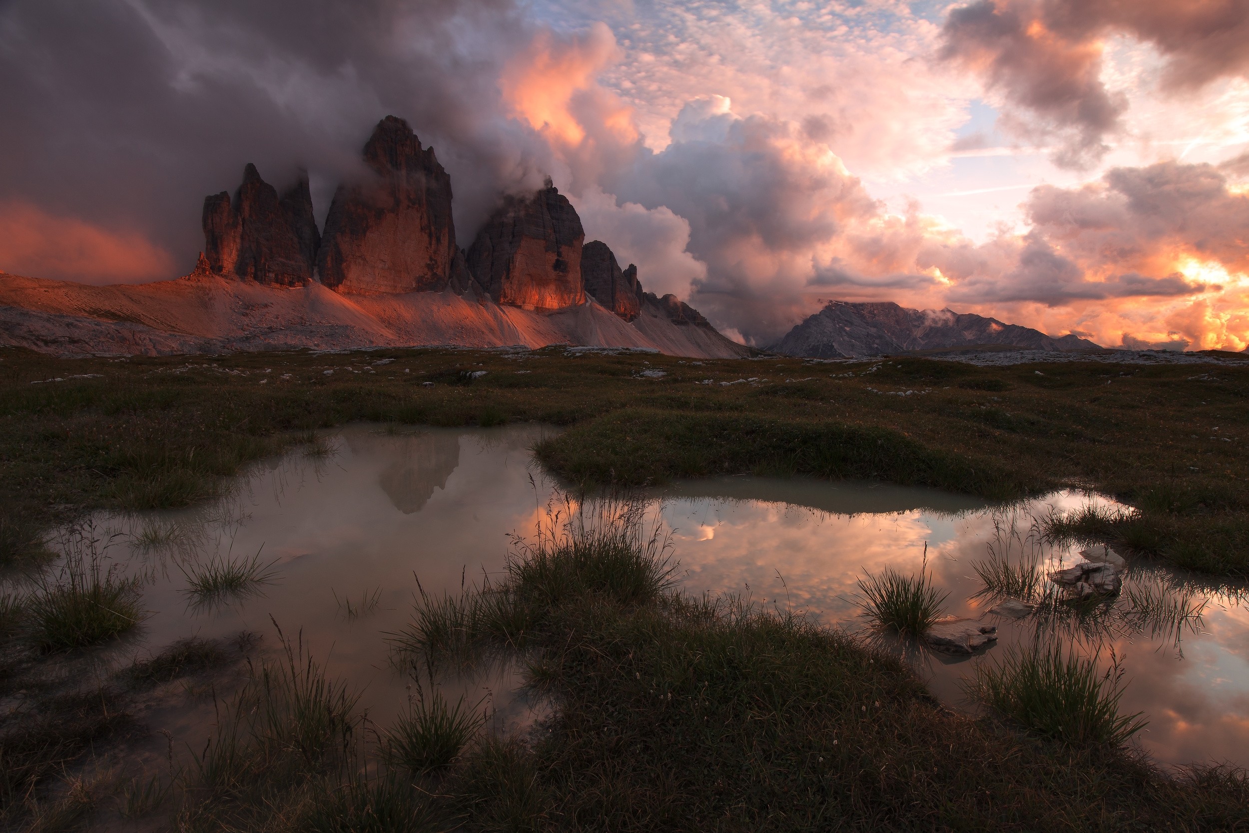 General 2500x1667 nature landscape mountains sunset clouds sunlight pond grass sky Italy