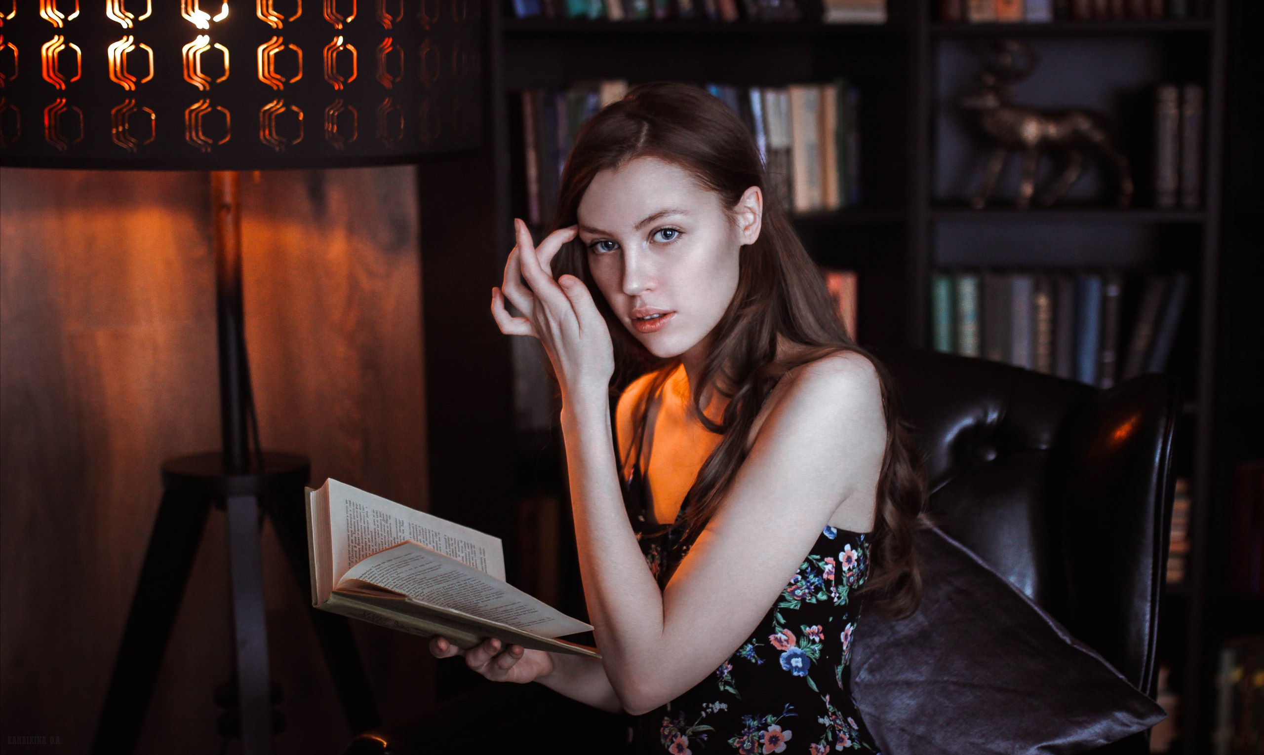 People 2560x1530 women portrait books model reading indoors looking at viewer touching face