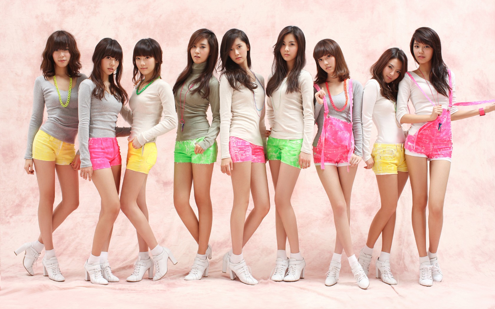 People 1680x1050 women Asian K-pop Girls' Generation singer celebrity brunette shorts