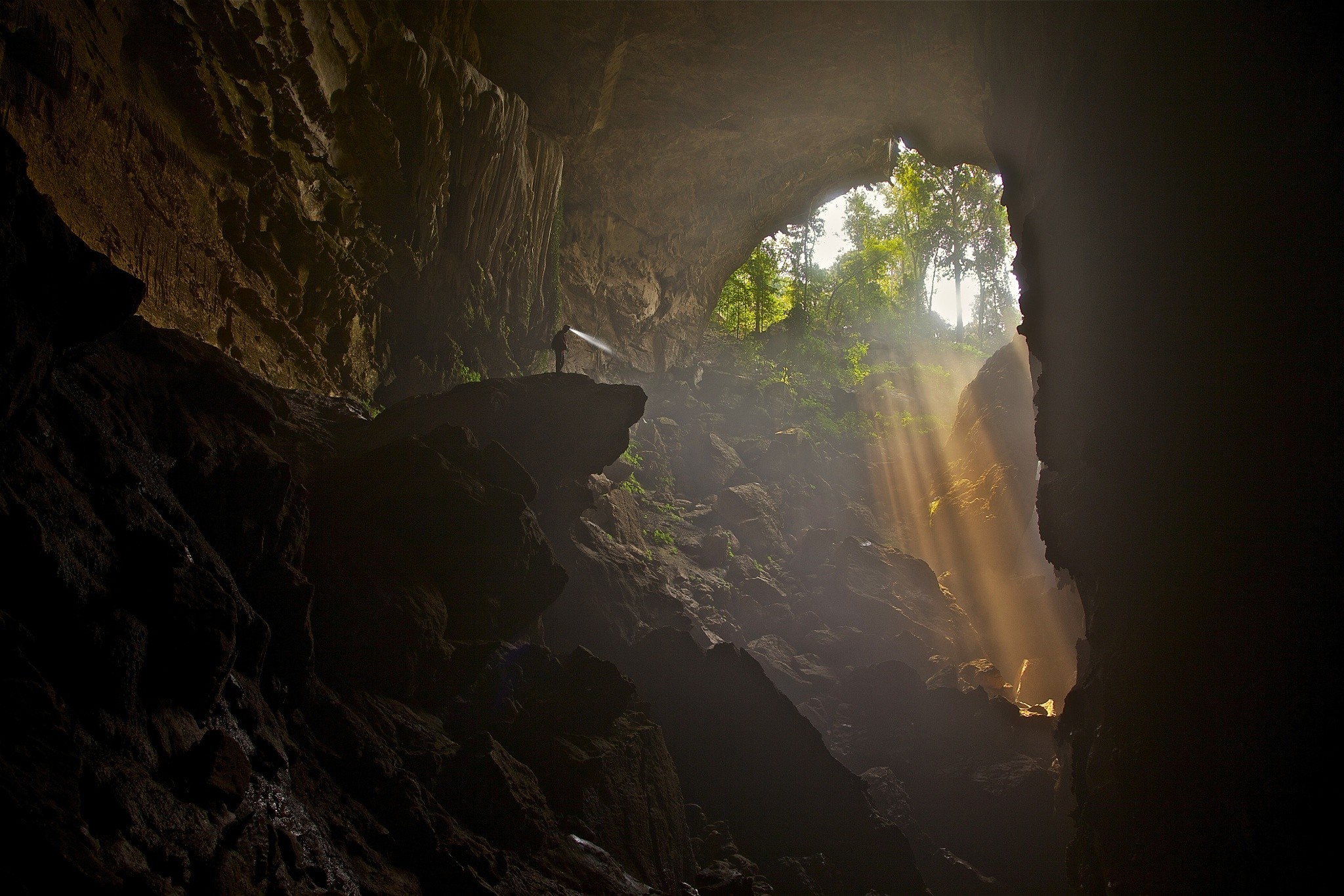 General 2048x1365 500px photography cave men Thailand underground nature