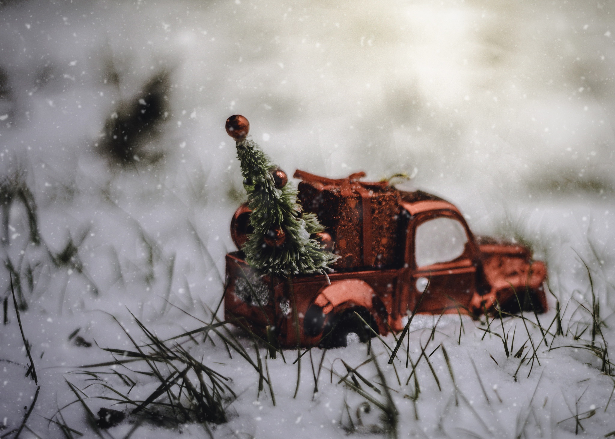 General 2048x1463 toys car snow Christmas snowing Christmas tree