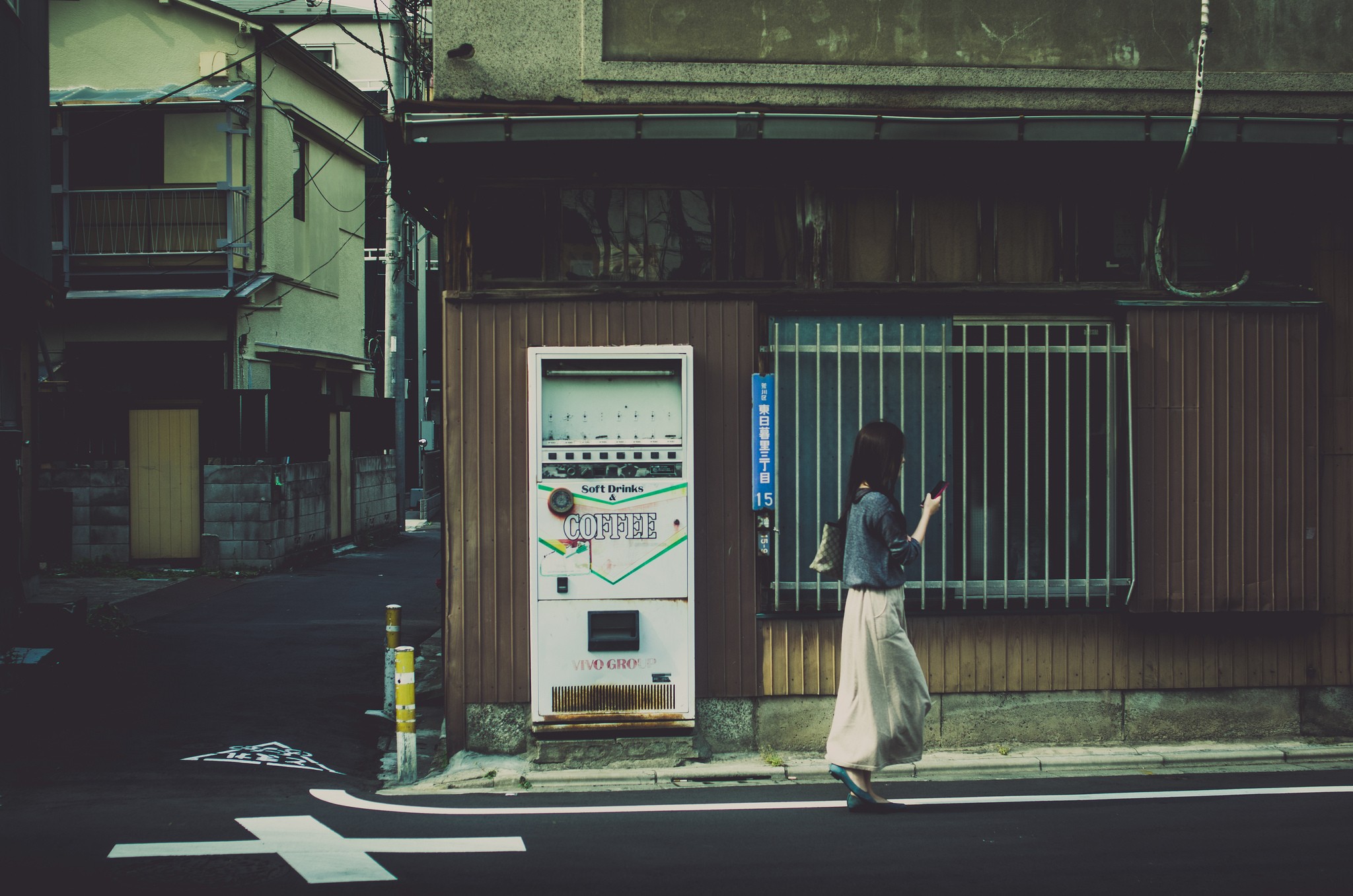 General 2048x1356 Japan cityscape building Asia Tokyo Japanese vending machine women outdoors urban street women