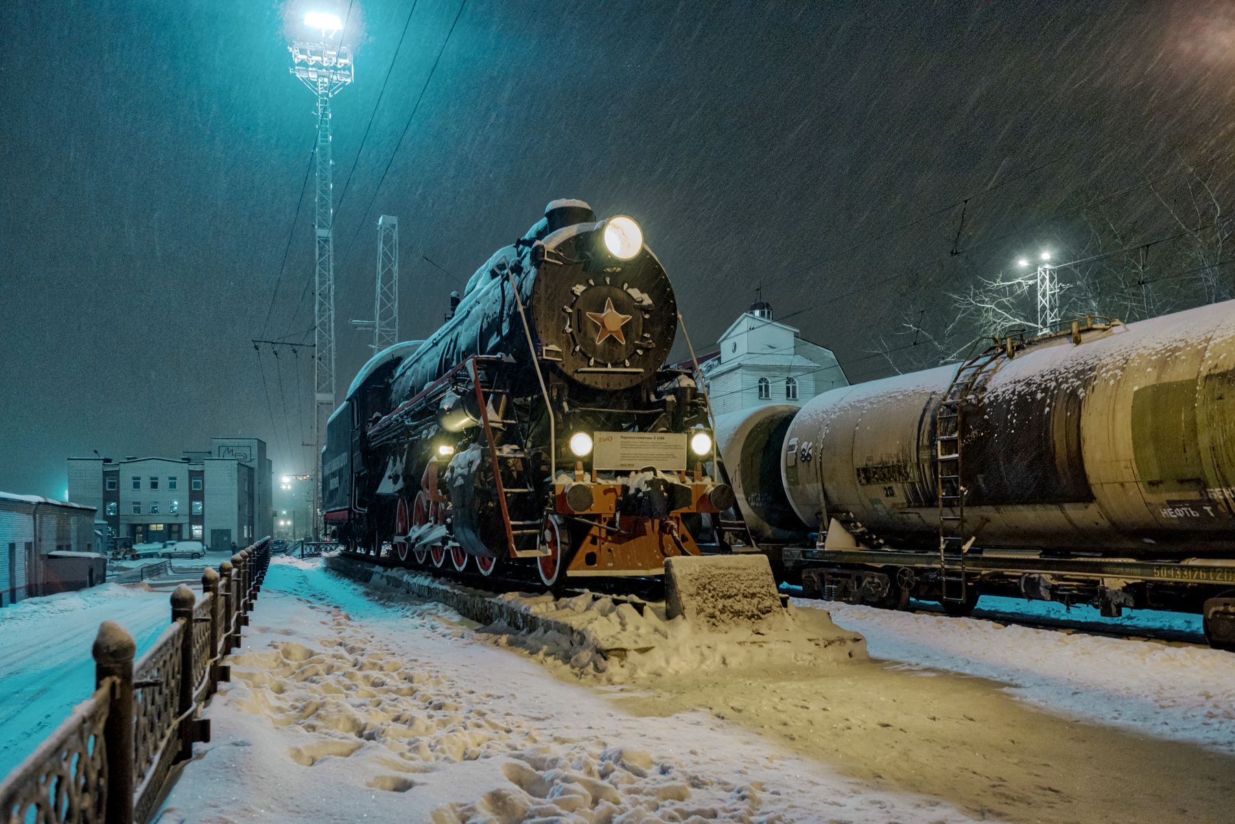 General 1800x1201 night train winter snow locomotive Russia