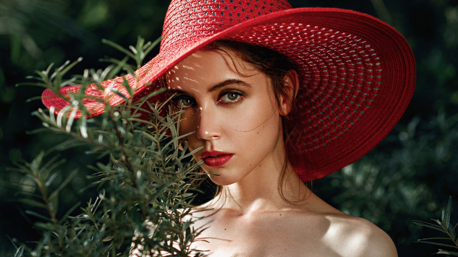 People 1600x900 red hat face women red lipstick Georgy Chernyadyev Ksenia Kokoreva closeup