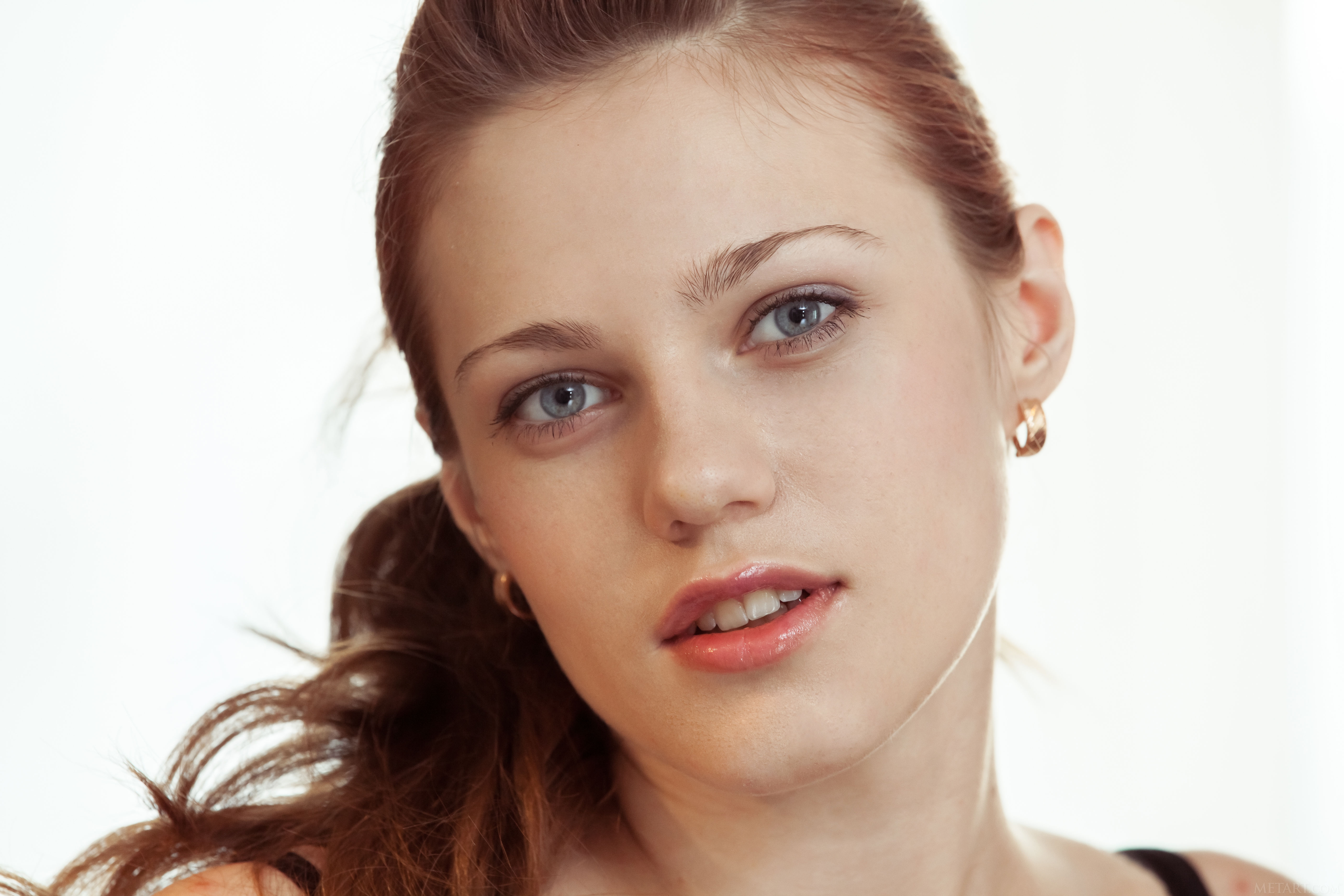 People 5616x3744 redhead women face MetArt pornstar Shirley Tate gray eyes watermarked closeup parted lips looking at viewer teeth earring lip gloss