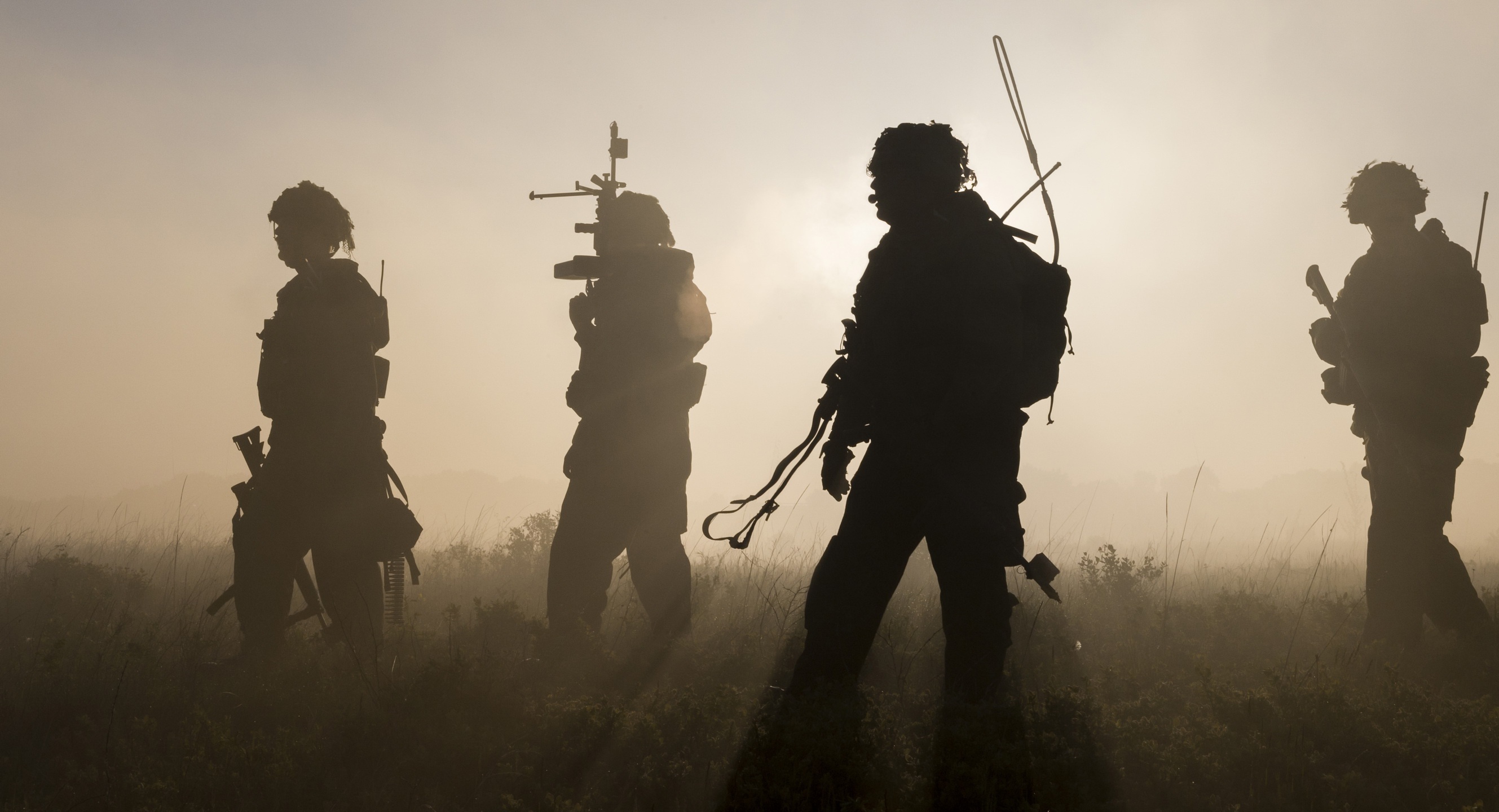 People 2658x1440 soldier military silhouette