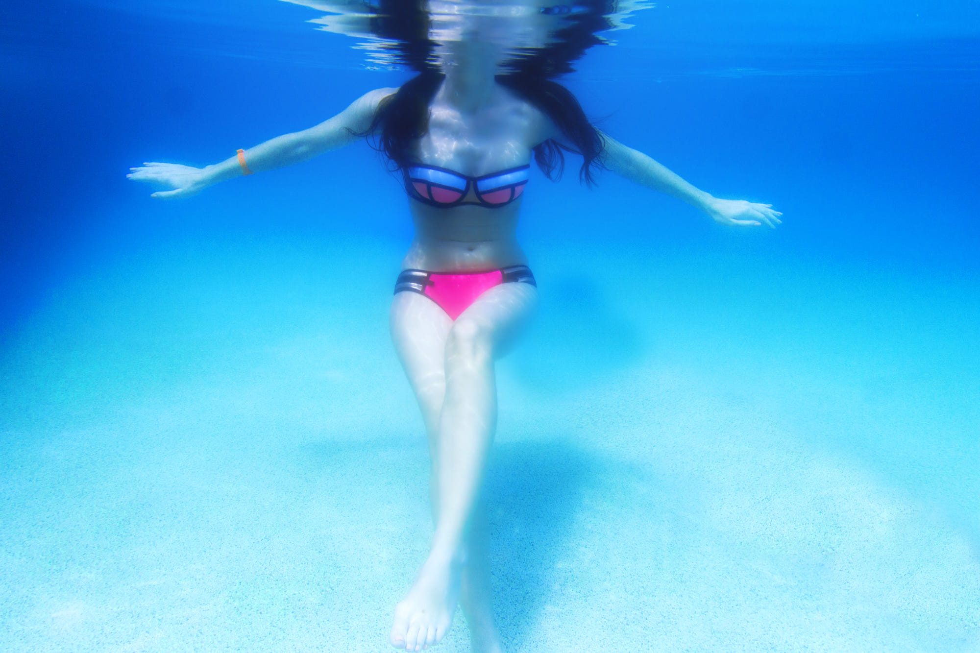 People 2000x1333 underwater swimming pool bikini brunette photography model women women outdoors legs crossed sun rays