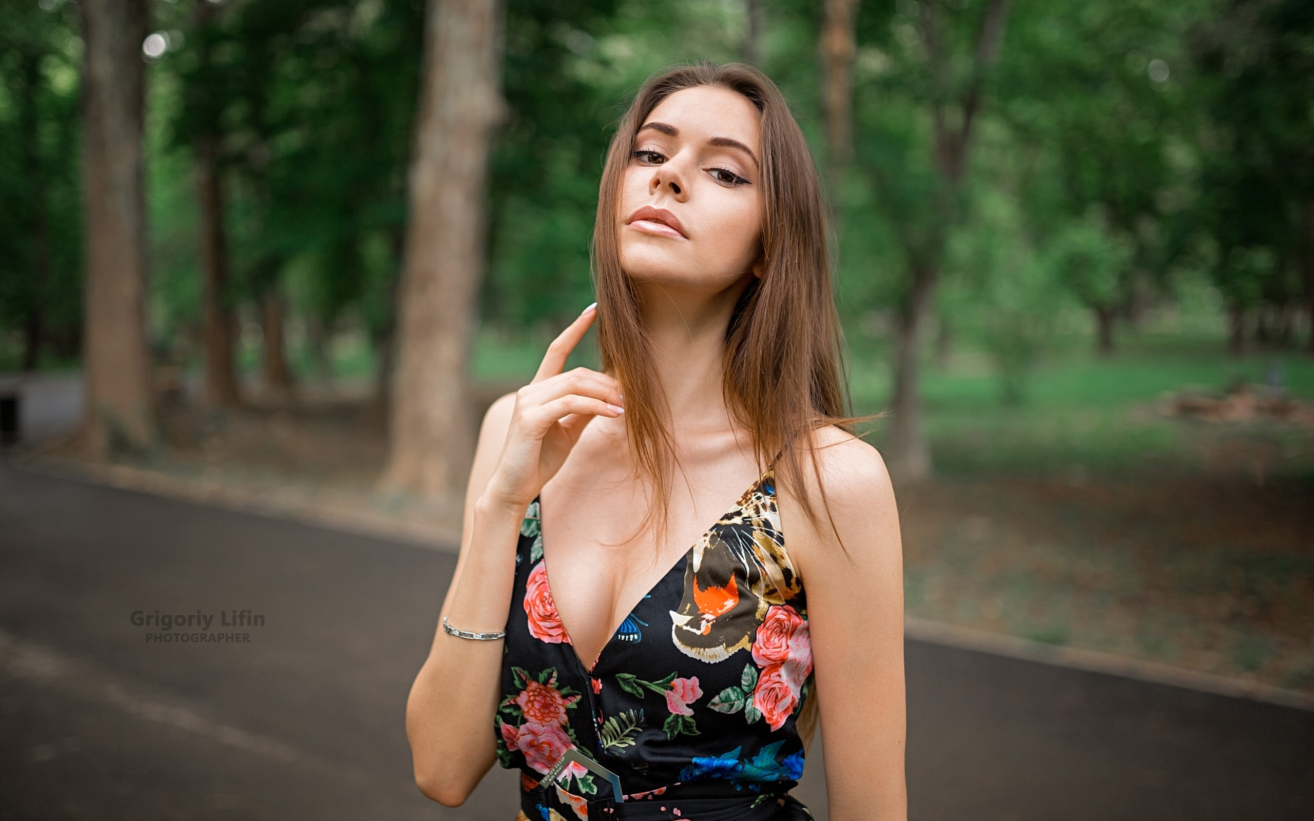 People 2560x1600 women Grigoriy Lifin cleavage eyeliner trees portrait women outdoors