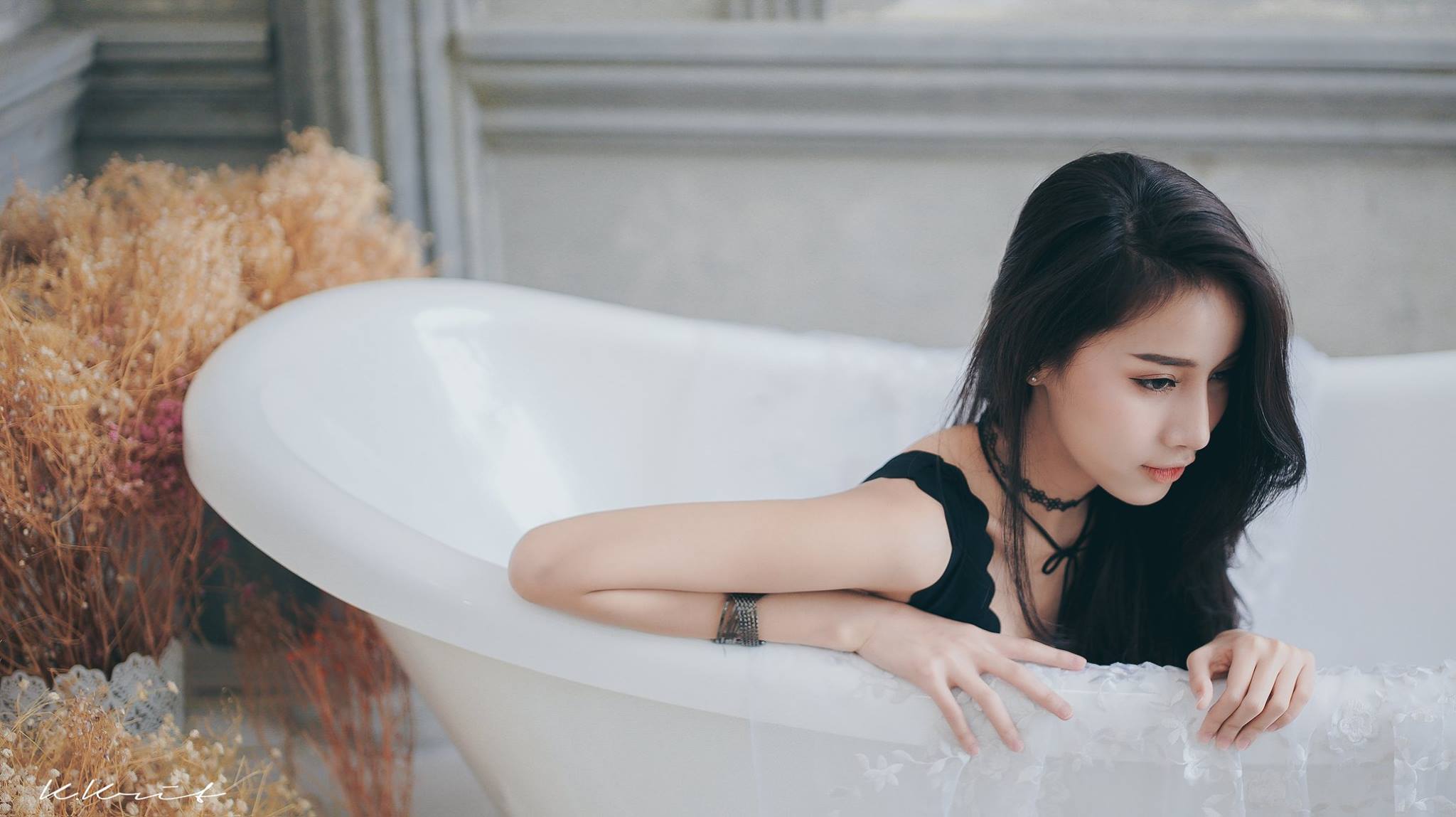 People 2048x1149 Pichana Yoosuk Asian women Cup-E Thai model bathtub women indoors indoors black hair in bathtub long hair