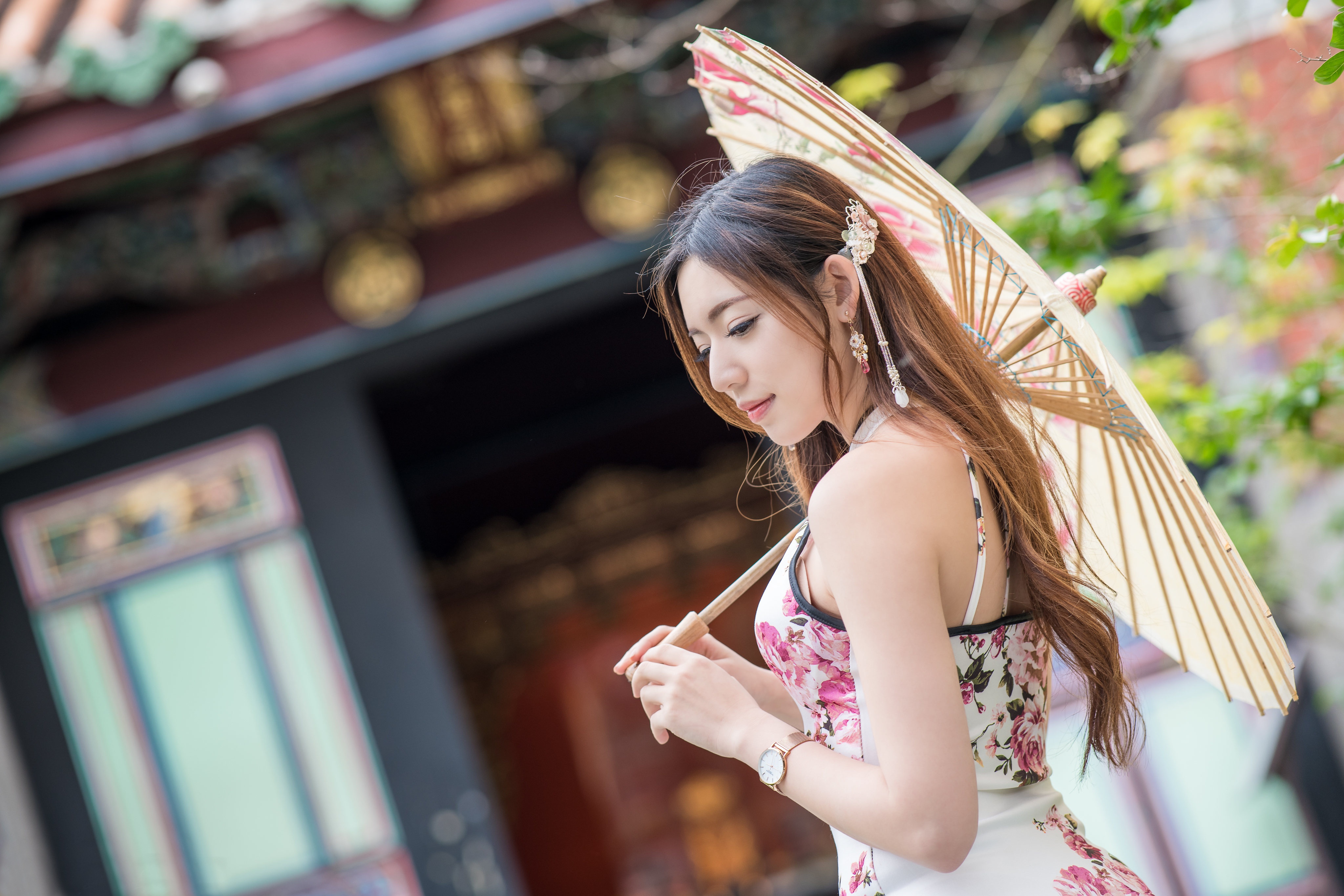 People 4096x2731 Asian women model long hair brunette depth of field traditional clothing umbrella hair ornament women outdoors Kiki Hsieh Chinese