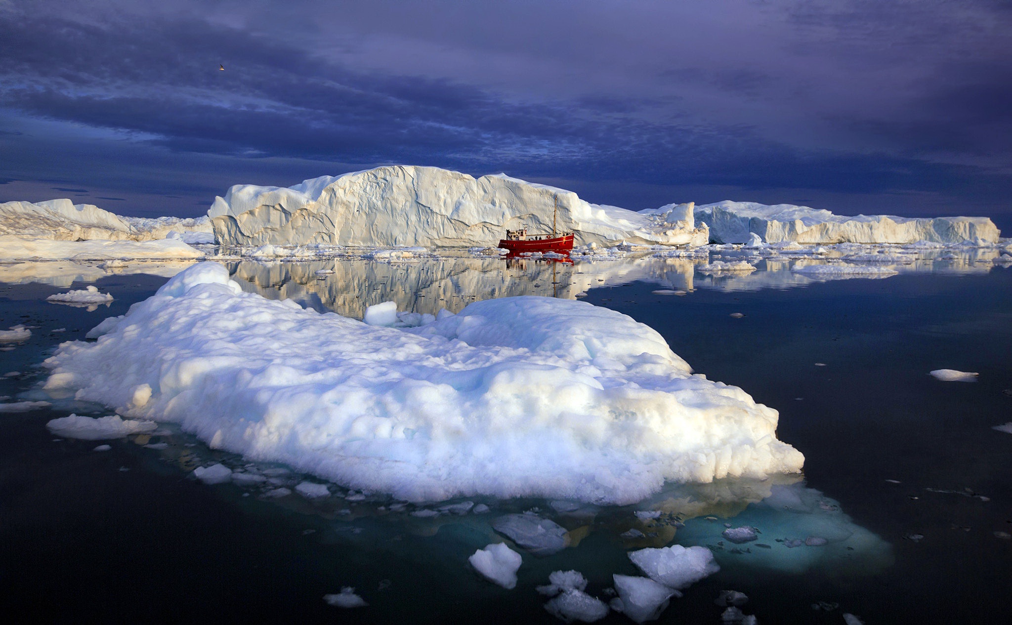 General 2048x1265 ice Arctic vehicle boat water nature