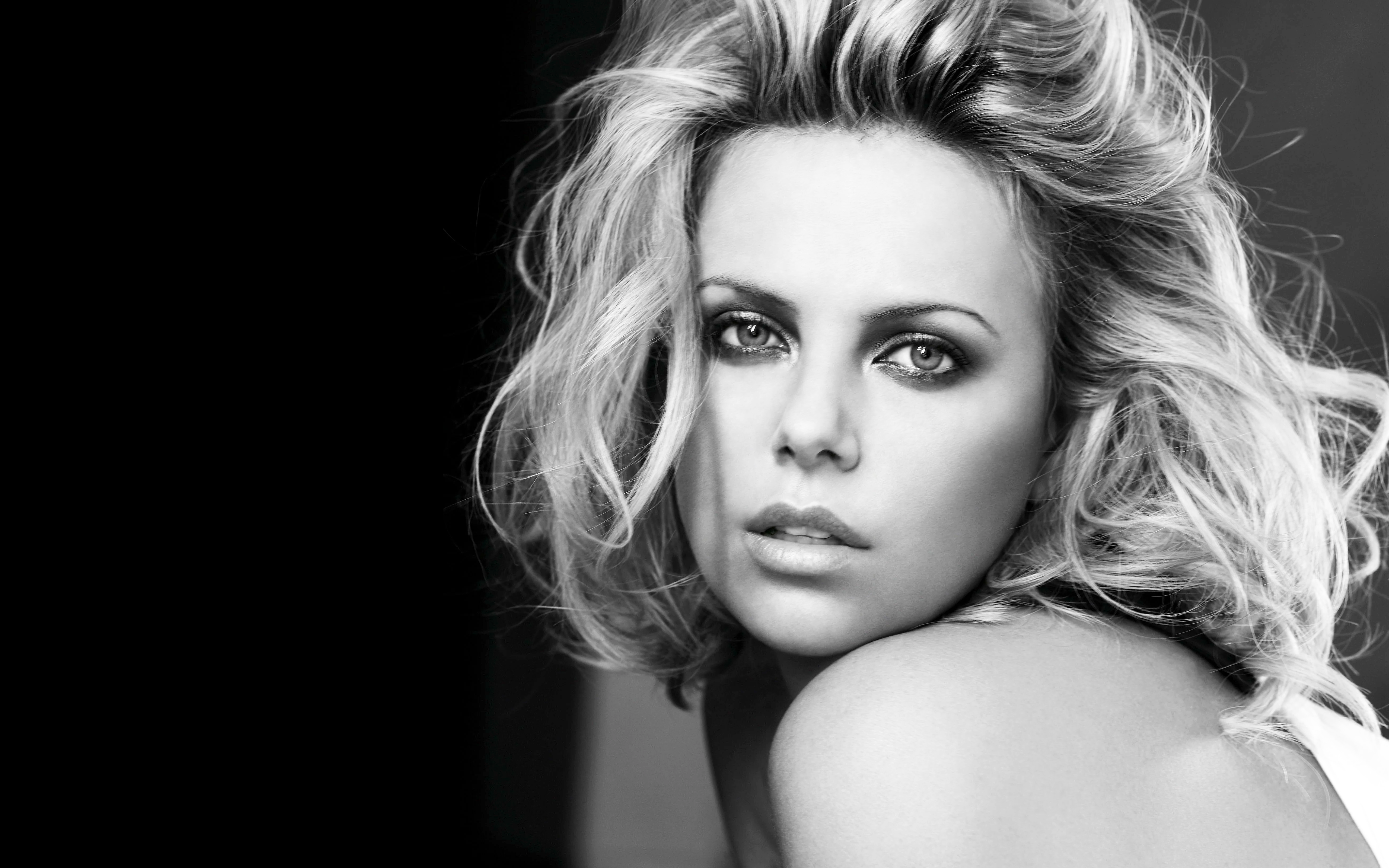 People 5120x3200 Charlize Theron actress monochrome women face