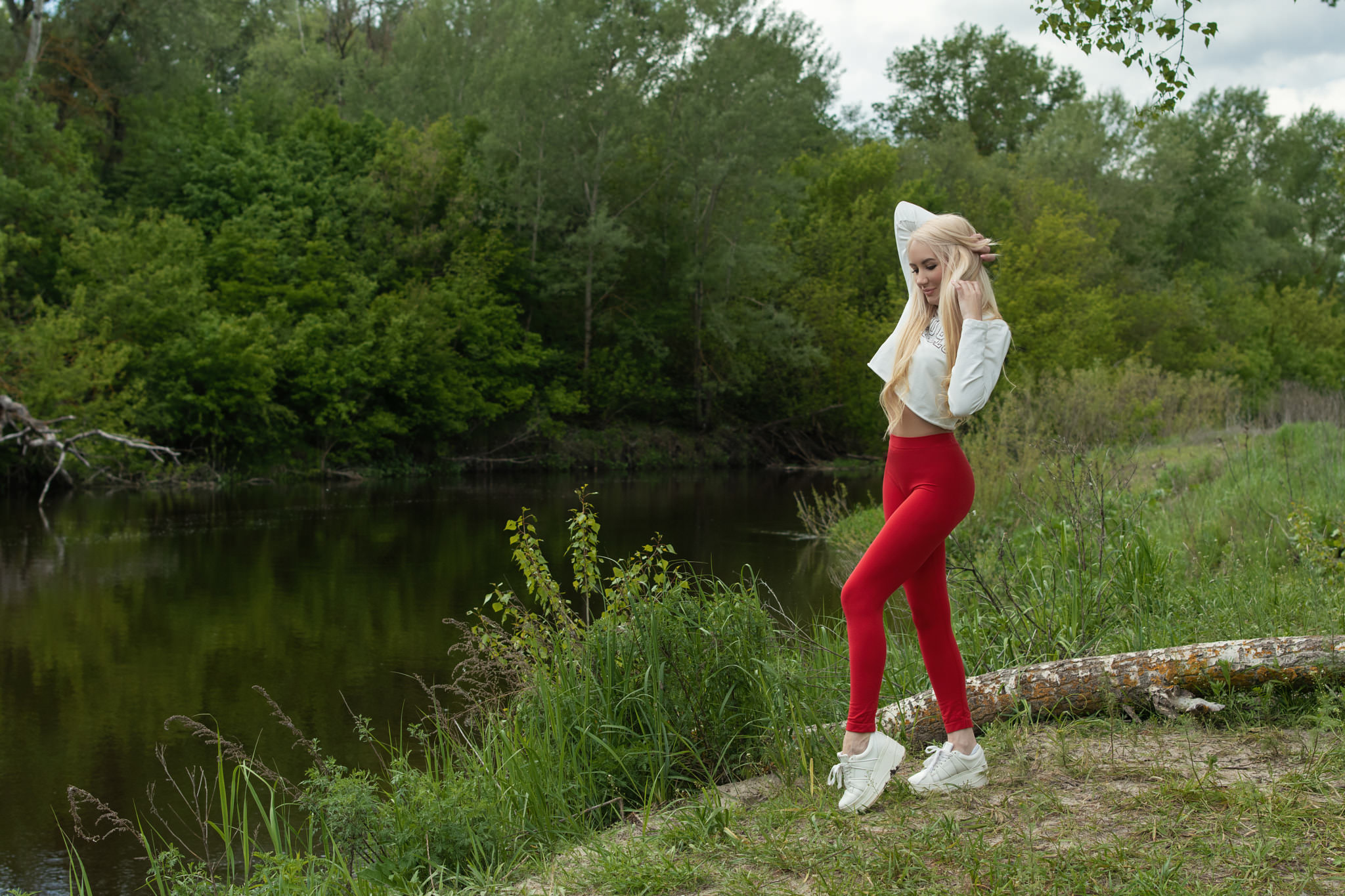 People 2048x1365 women river sneakers blonde smiling women outdoors leggings nature red pants