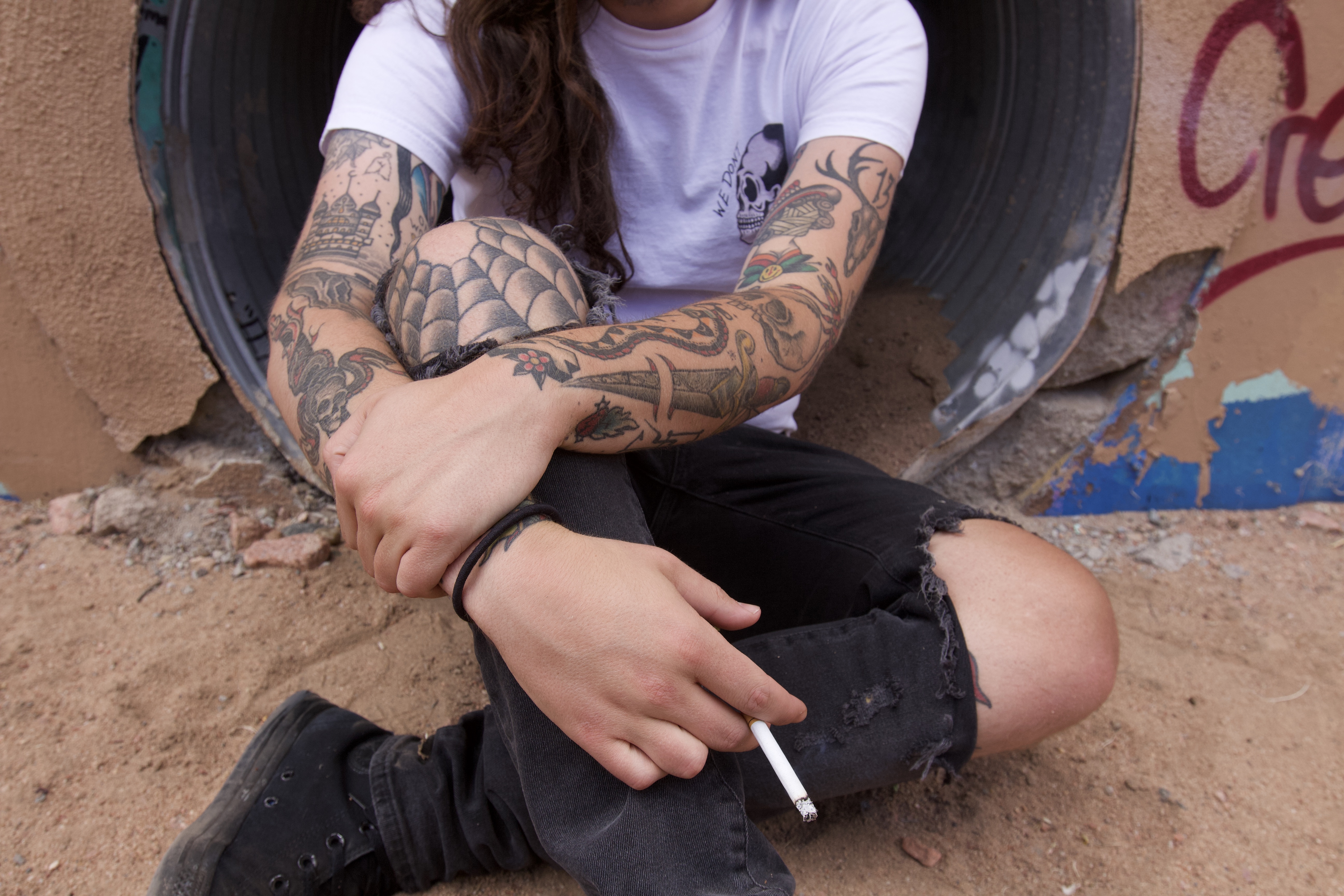 People 5184x3456 tattoo cigarettes smoking dirt sitting