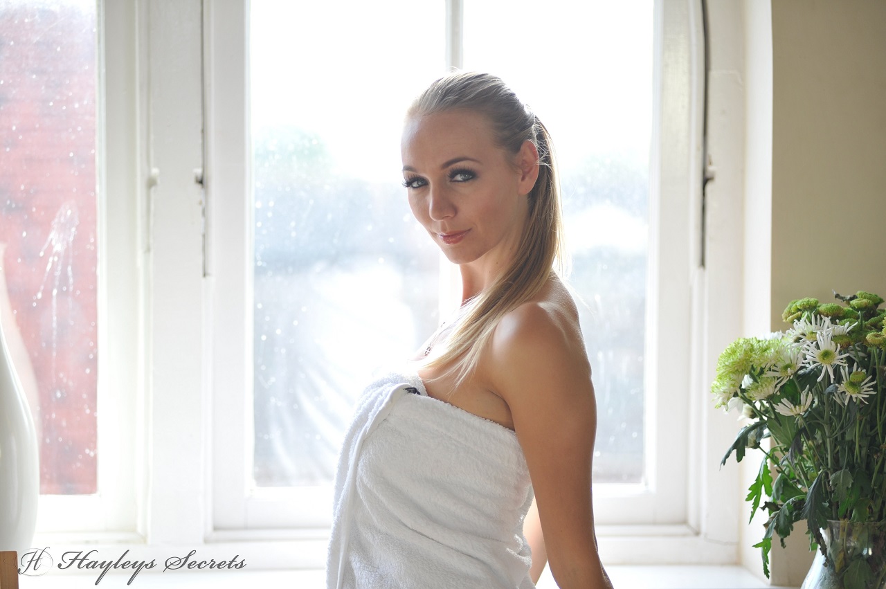 People 1280x851 Hayley-Marie Coppin model women blonde HayleysSecrets towel white towel ponytail window by the window necklace solo Caucasian