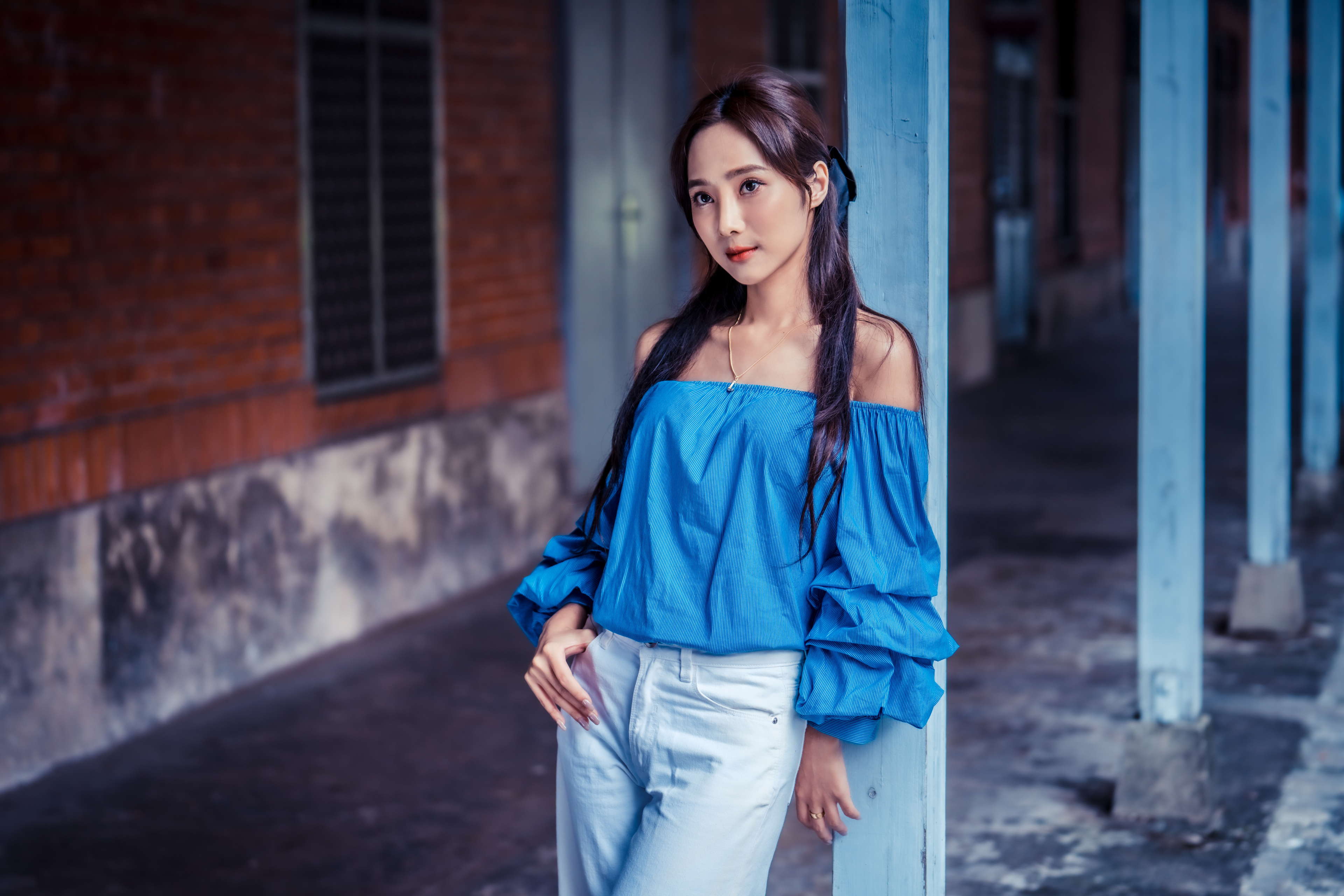 People 3840x2560 Asian model women long hair dark hair column jeans blue blouse necklace bricks wall window