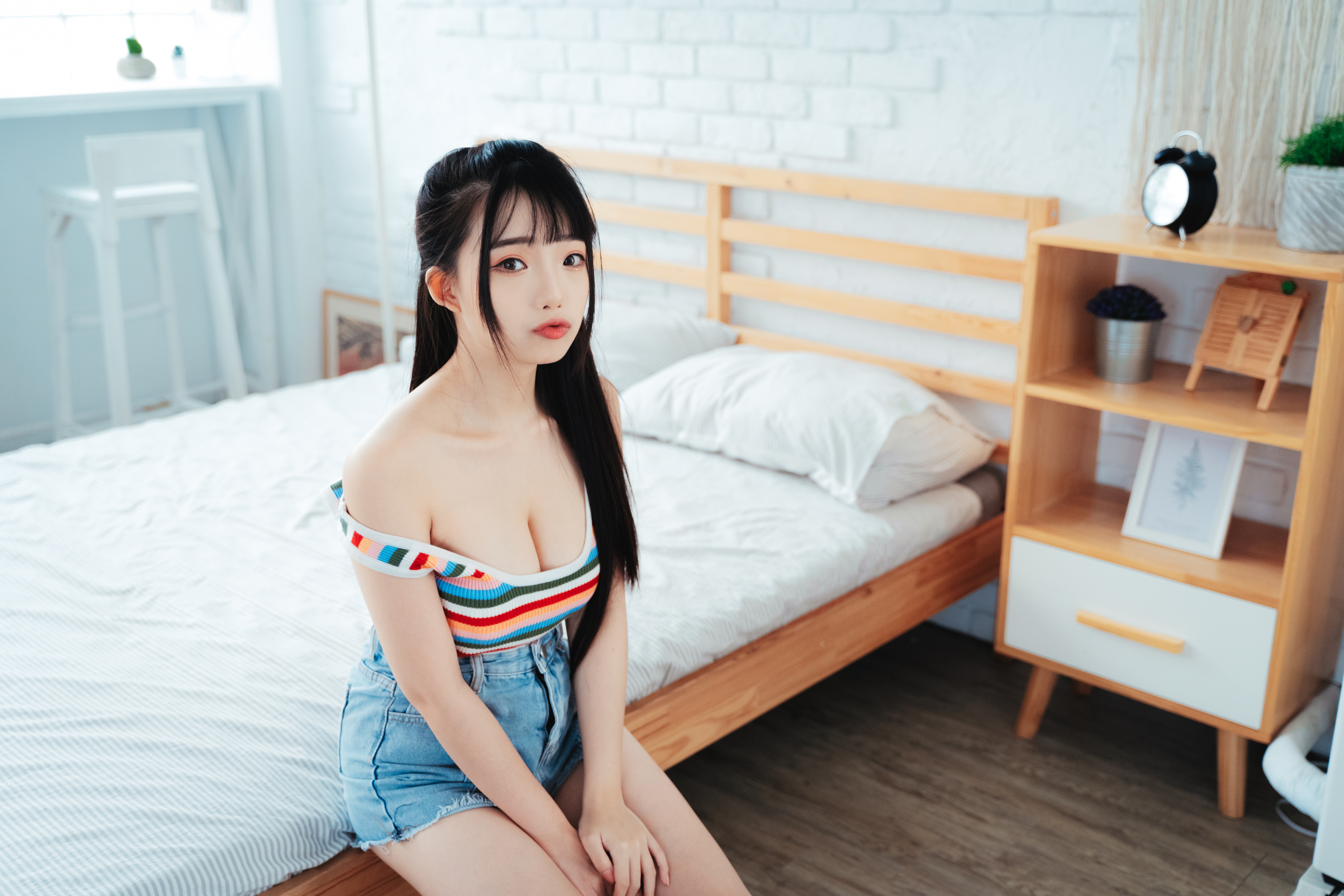 People 6000x4000 Ning Shioulin women model cleavage striped tops jean shorts Asian brunette bare shoulders indoors women indoors in bed sitting