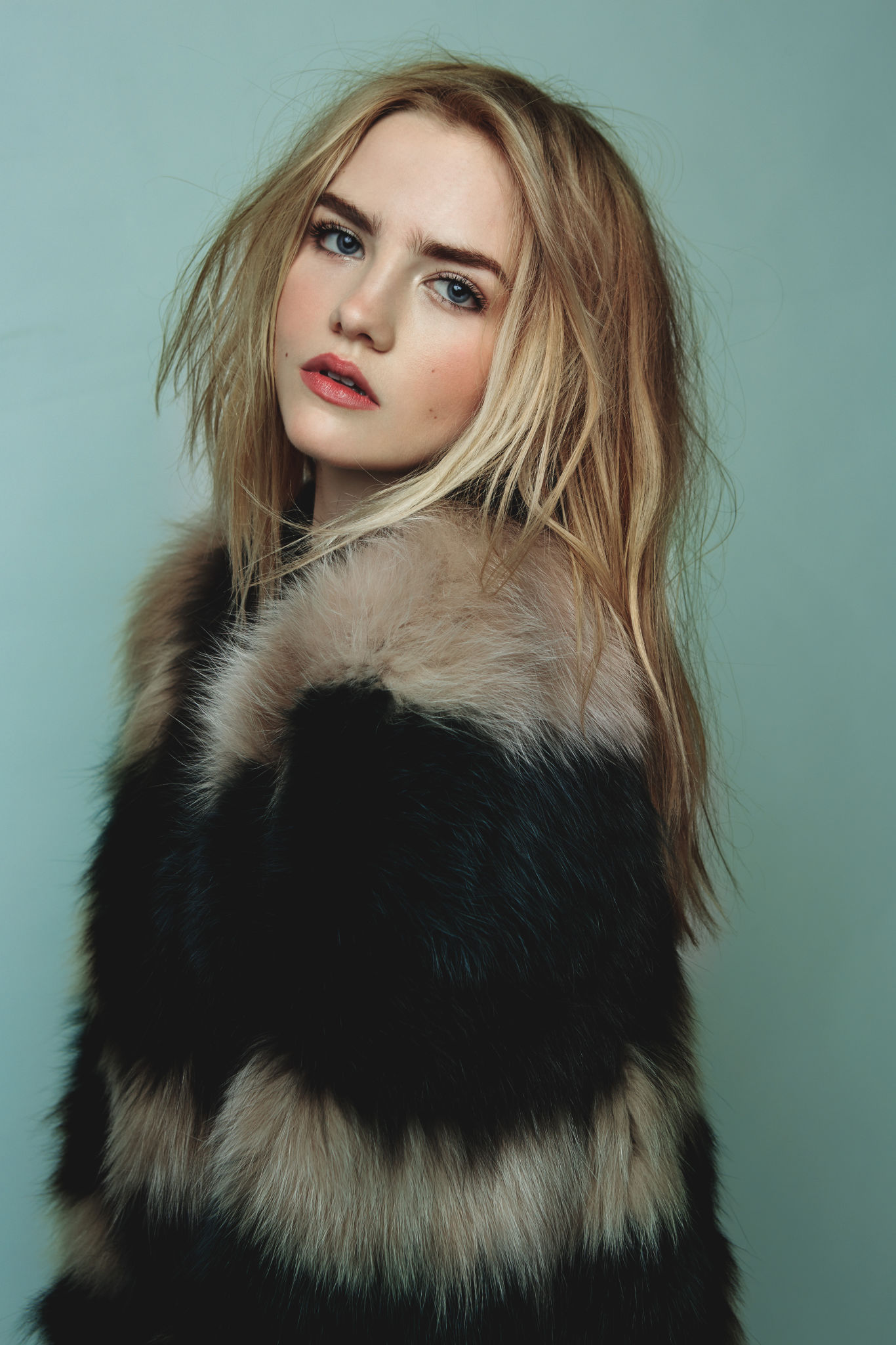 People 1366x2048 actress women blue eyes simple background fur coats gradient fur Maddie Hasson