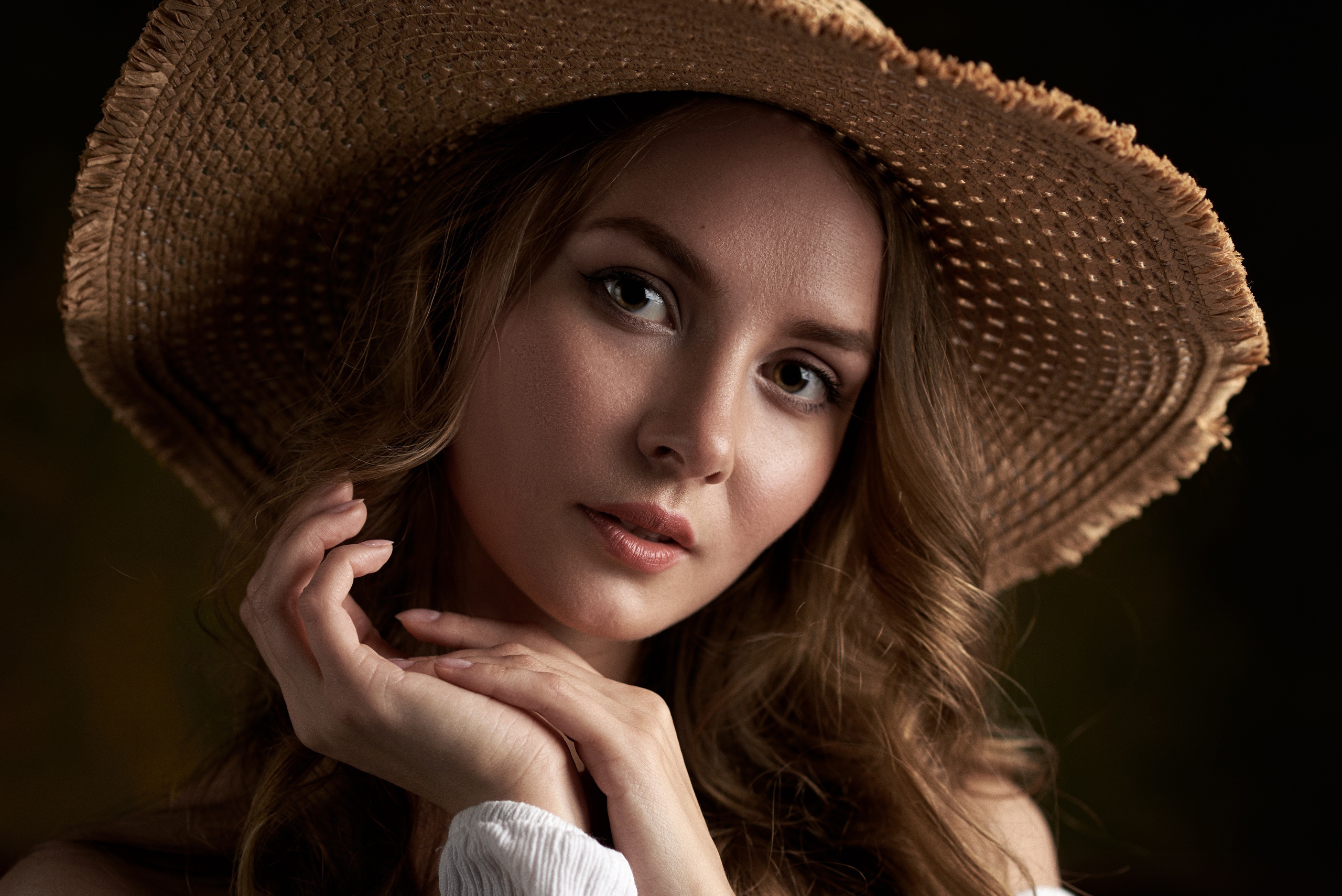 People 2560x1709 portrait face women model hat looking at viewer