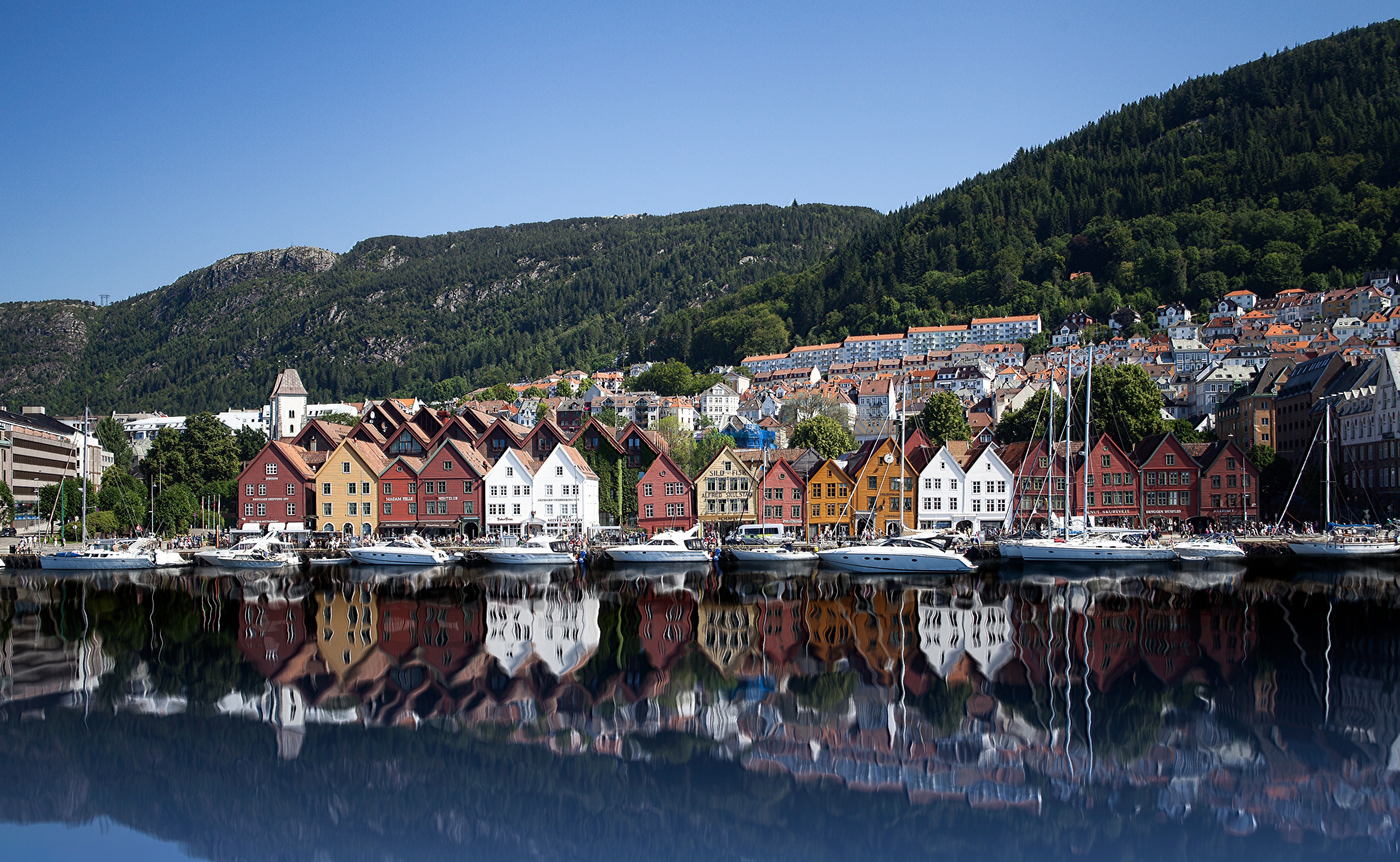 General 3840x2364 reflection town water Norway
