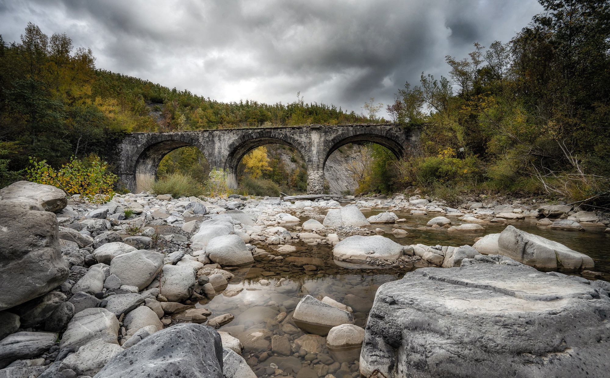 General 2000x1240 Italy bridge stones outdoors Emilia-Romagna (Italy)