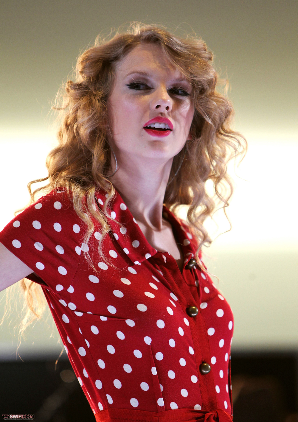 People 1000x1417 Taylor Swift women singer blue eyes curly hair blonde lipstick