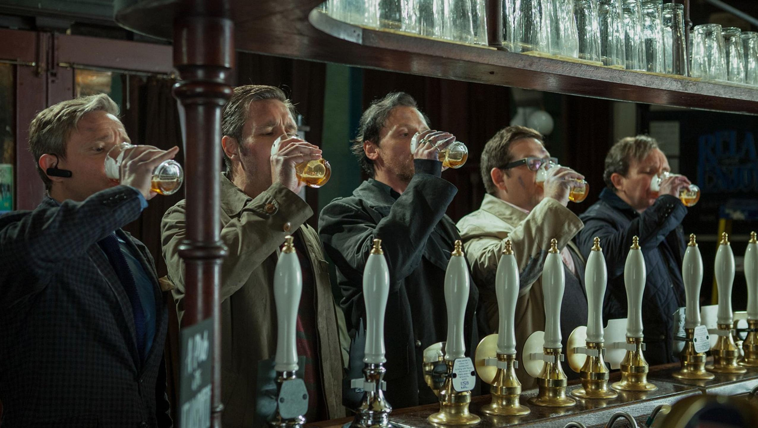 People 2552x1442 The World's End (movie) Martin Freeman Eddie Marsan Nick Frost Paddy Considine Simon Pegg men beer bar frontal view group of people