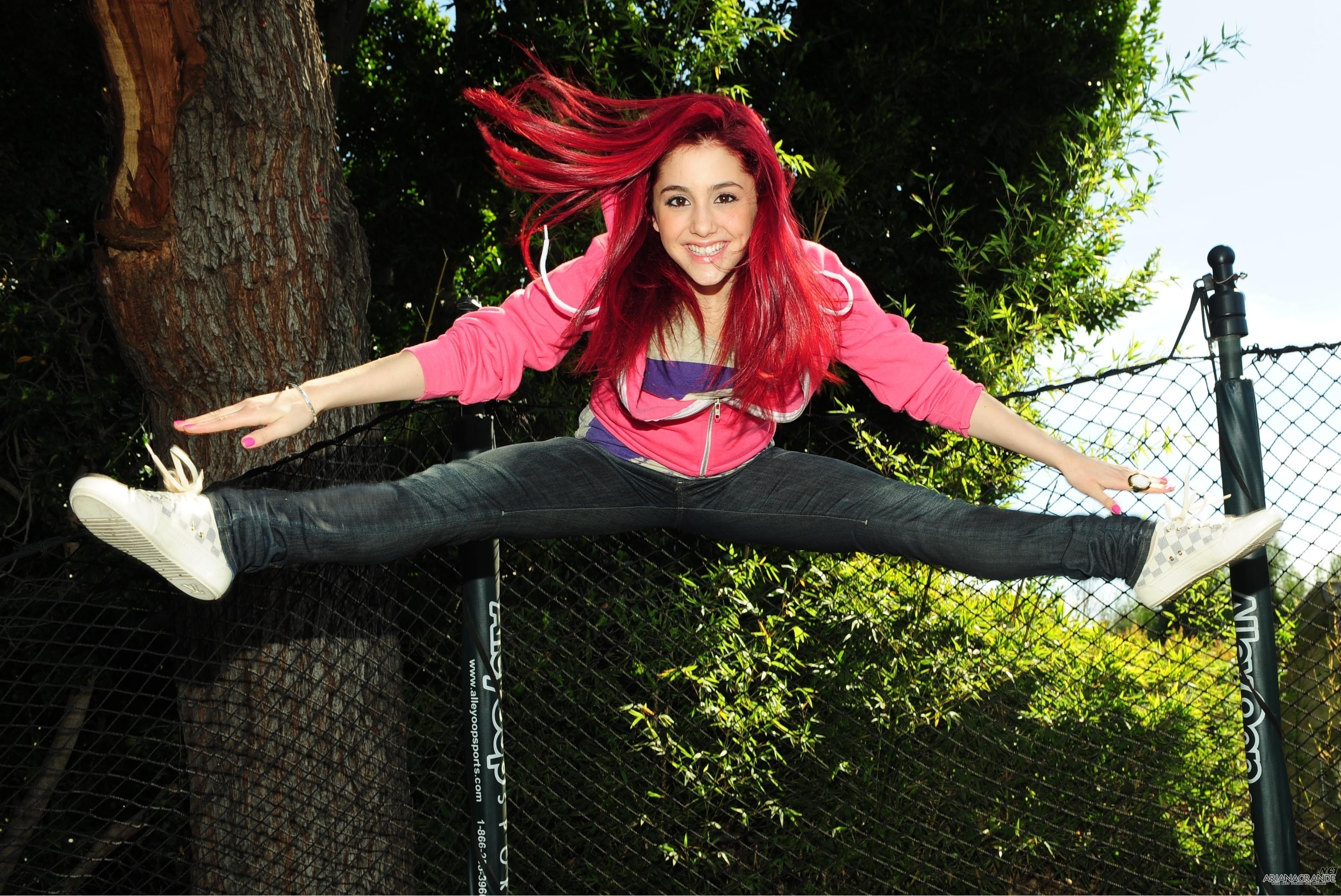 People 3136x2097 women model redhead long hair women outdoors jumping Ariana Grande singer stretching smiling sneakers jeans trees fence leaves