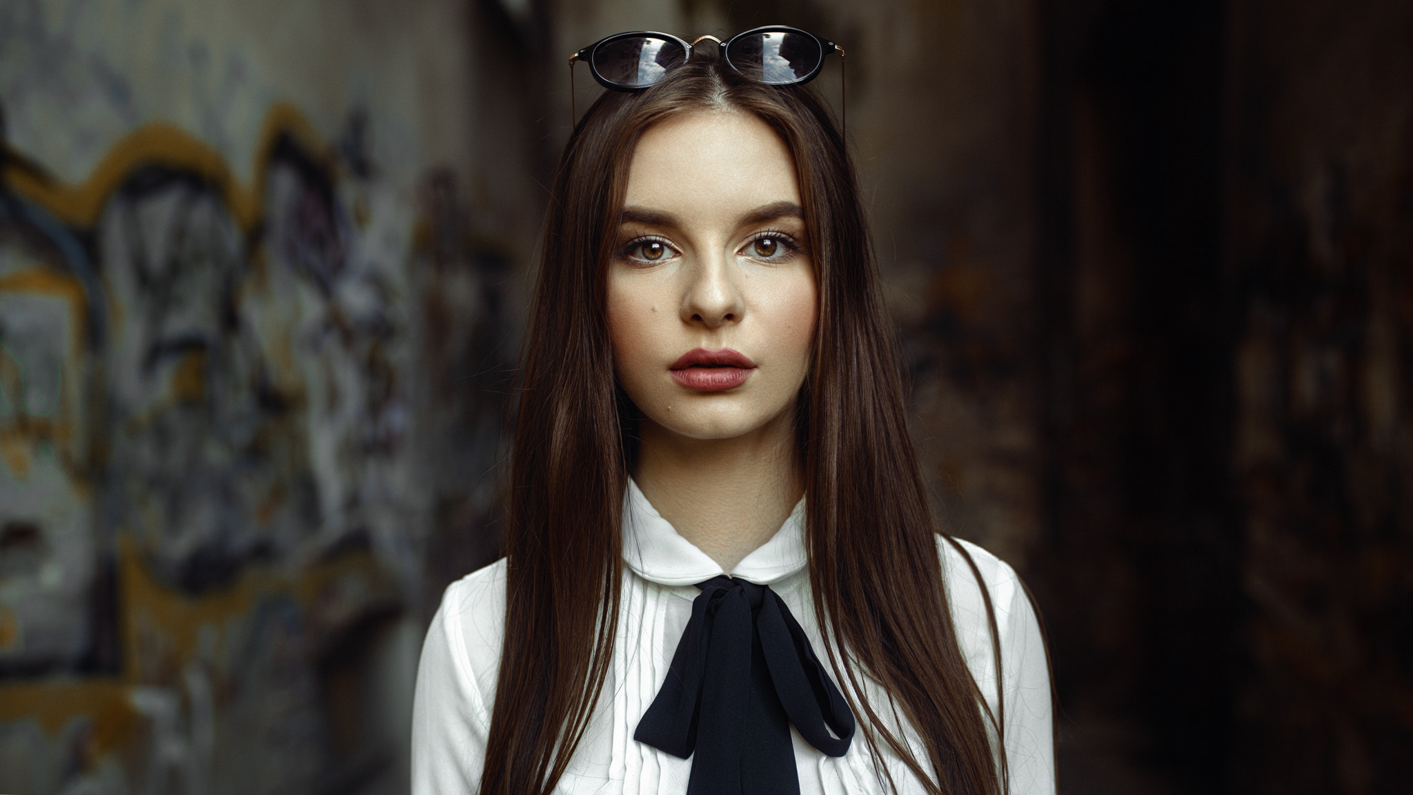 People 2048x1152 women Damian Piórko portrait face sunglasses red lipstick long hair straight hair brown eyes Polish women looking at viewer women with shades juicy lips Polish Polish model frontal view Victoria Cwynar model
