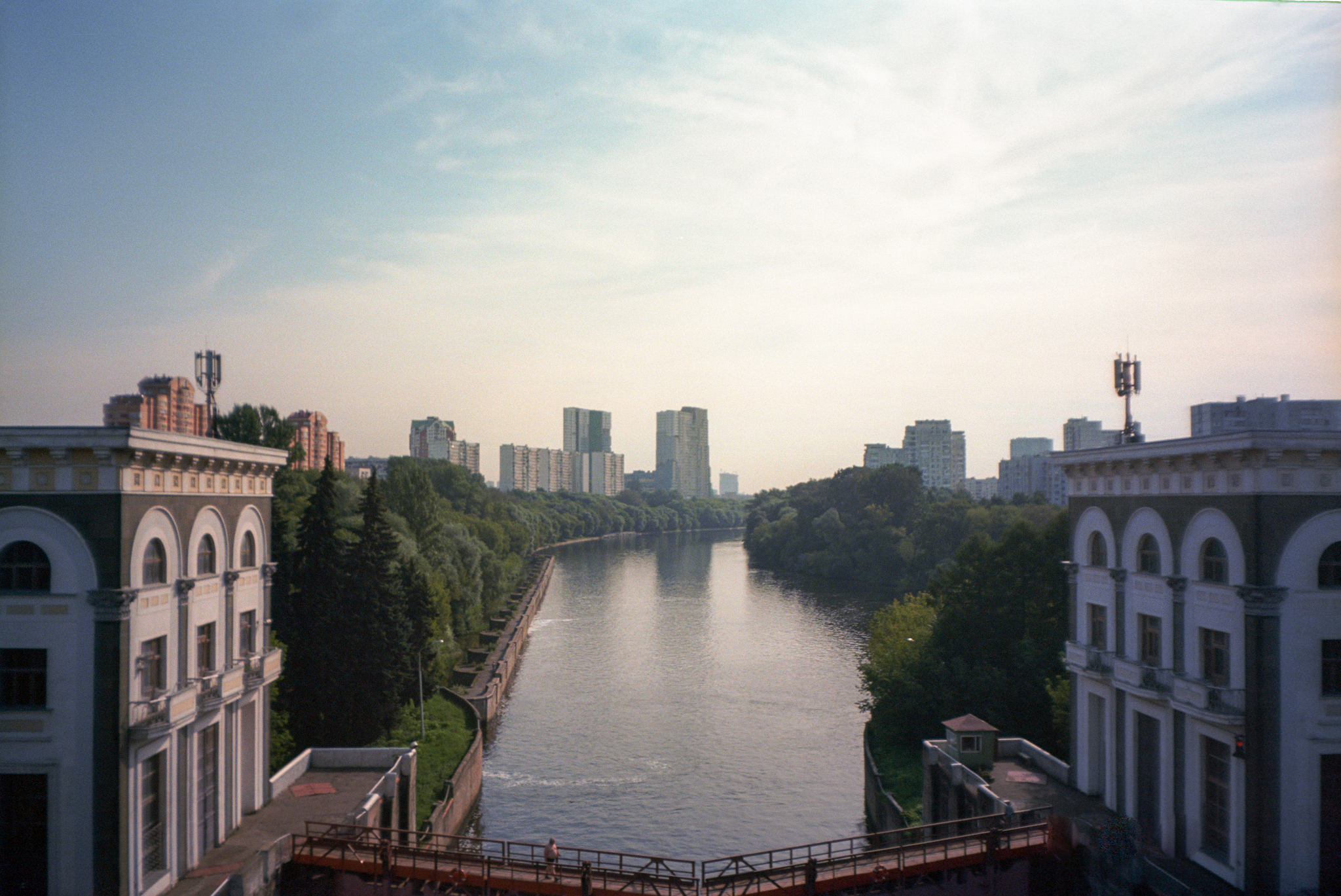 General 2048x1369 sunlight photography city building Russia Moscow cityscape river summer