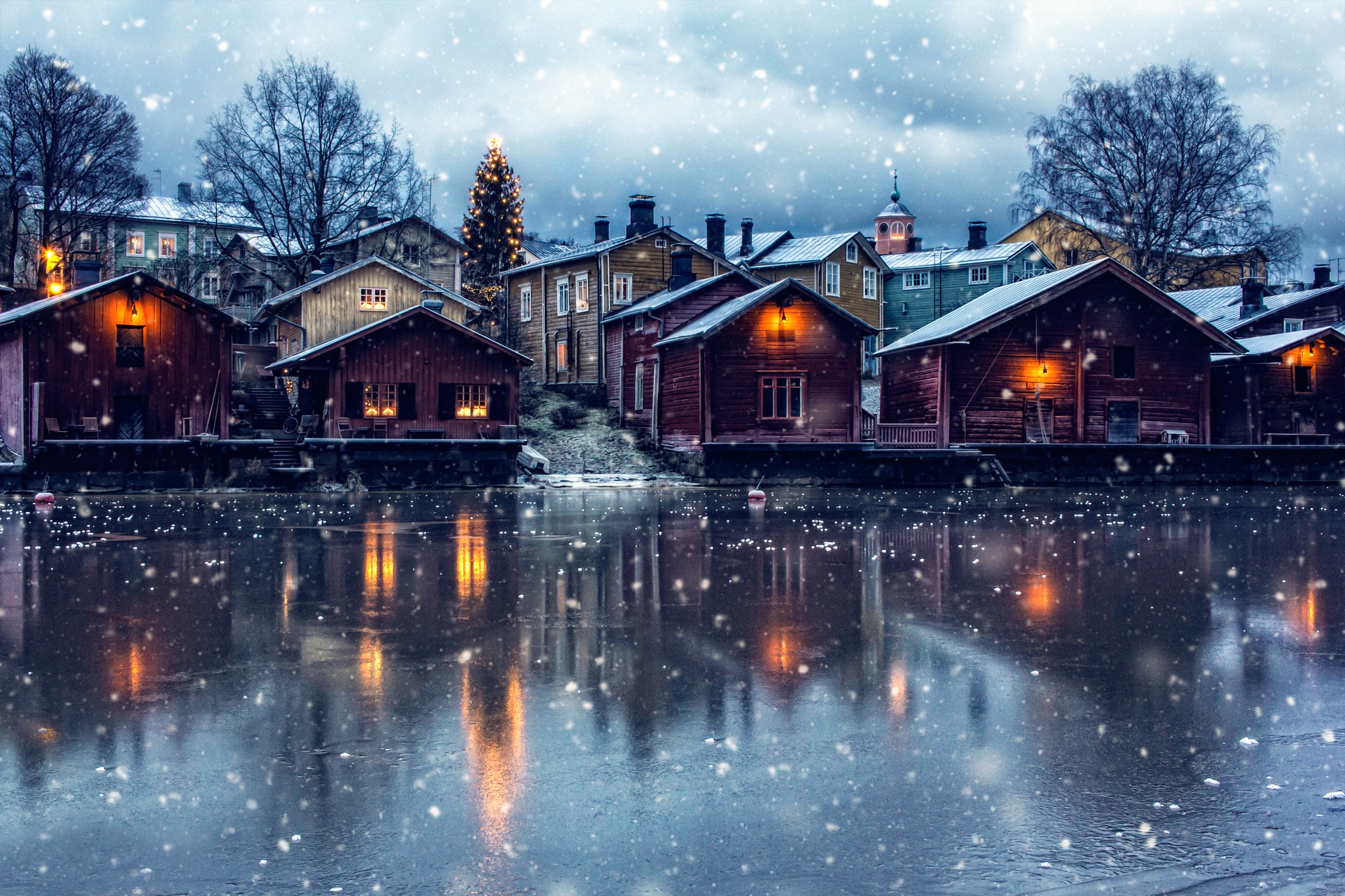 General 2048x1365 Finland winter village town snowflakes snowing ice house Porvoo idyllic