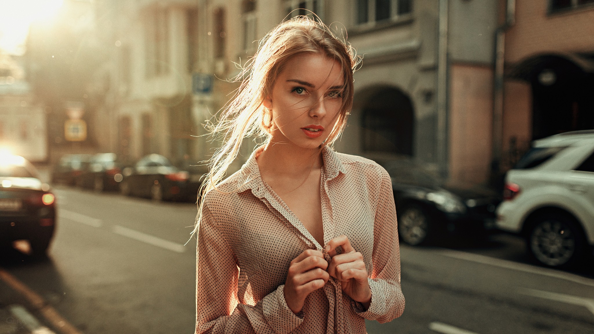 People 2048x1152 women model Georgy Chernyadyev blonde long hair looking at viewer shirt depth of field street urban women outdoors sunlight Dasha (model) standing outdoors