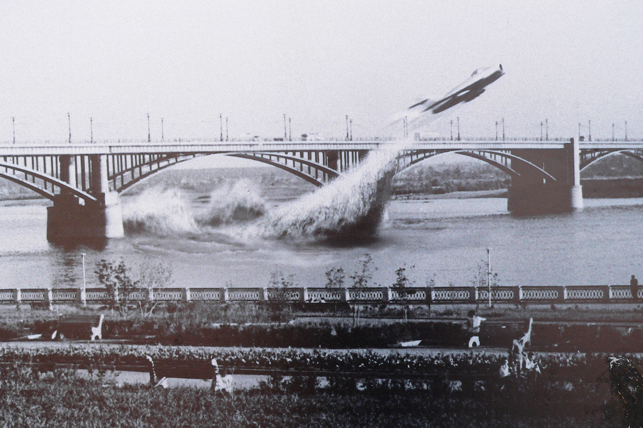 General 1280x852 photography monochrome airplane aircraft river bridge waves flying vintage old photos Russia Novosibirsk Siberia 1960s photo manipulation