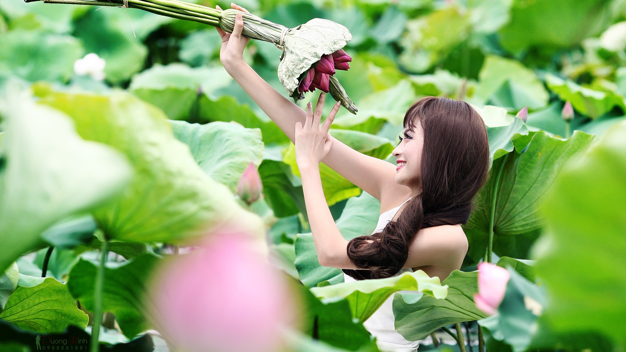 People 2048x1151 smiling Asian plants green women model women outdoors