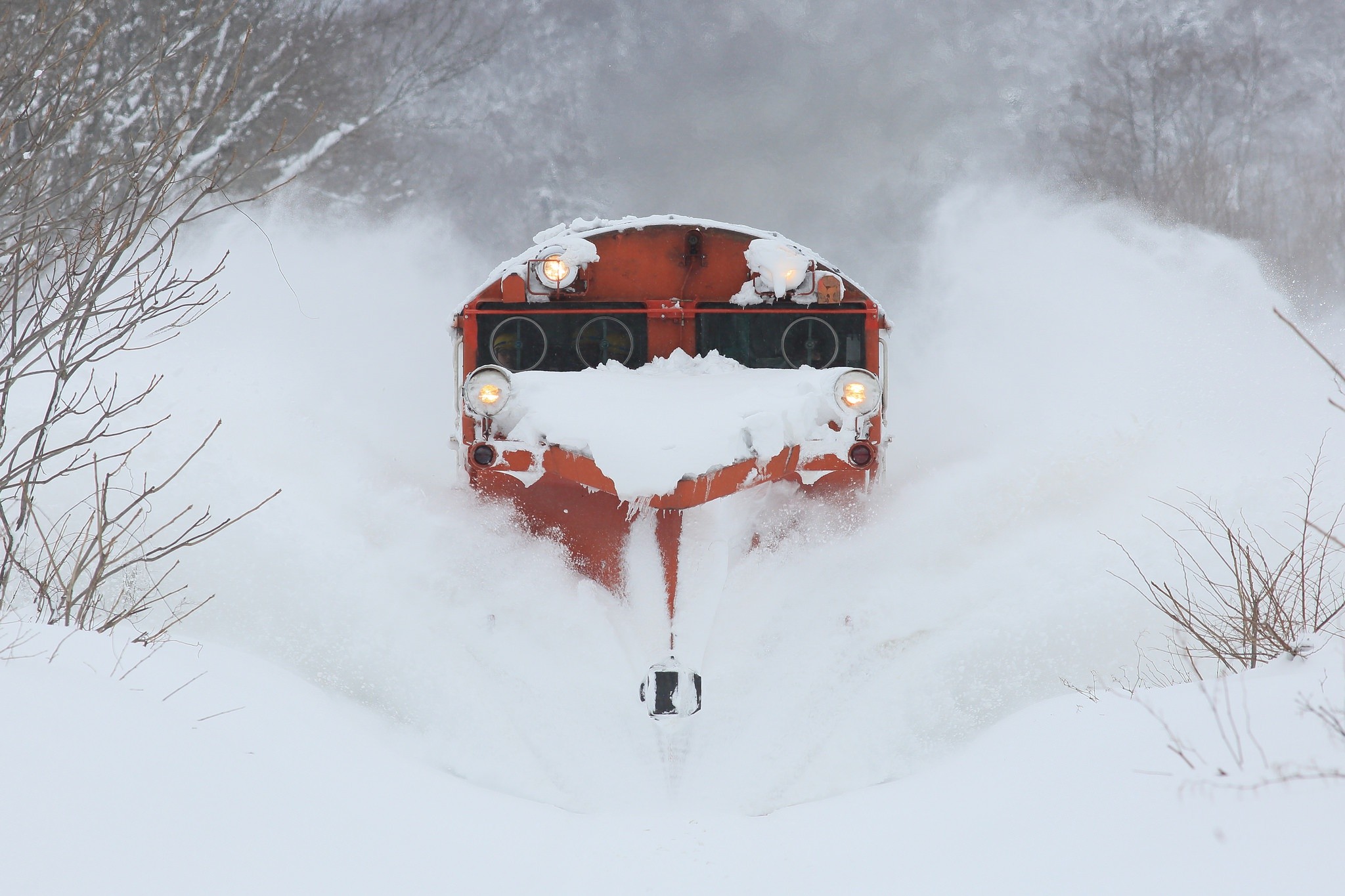 General 2048x1365 train winter snow ice vehicle snowplow frontal view