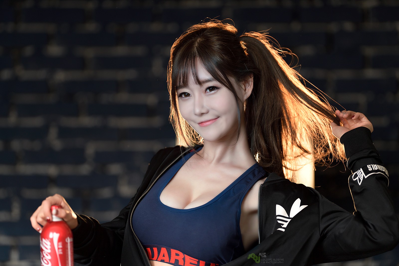 People 1600x1067 Asian model Choi Seul GI women sports bra ponytail smiling