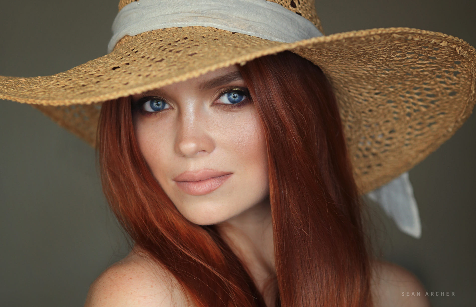 People 1900x1226 women redhead hat blue eyes portrait face simple background Sean Archer Lena (model) 