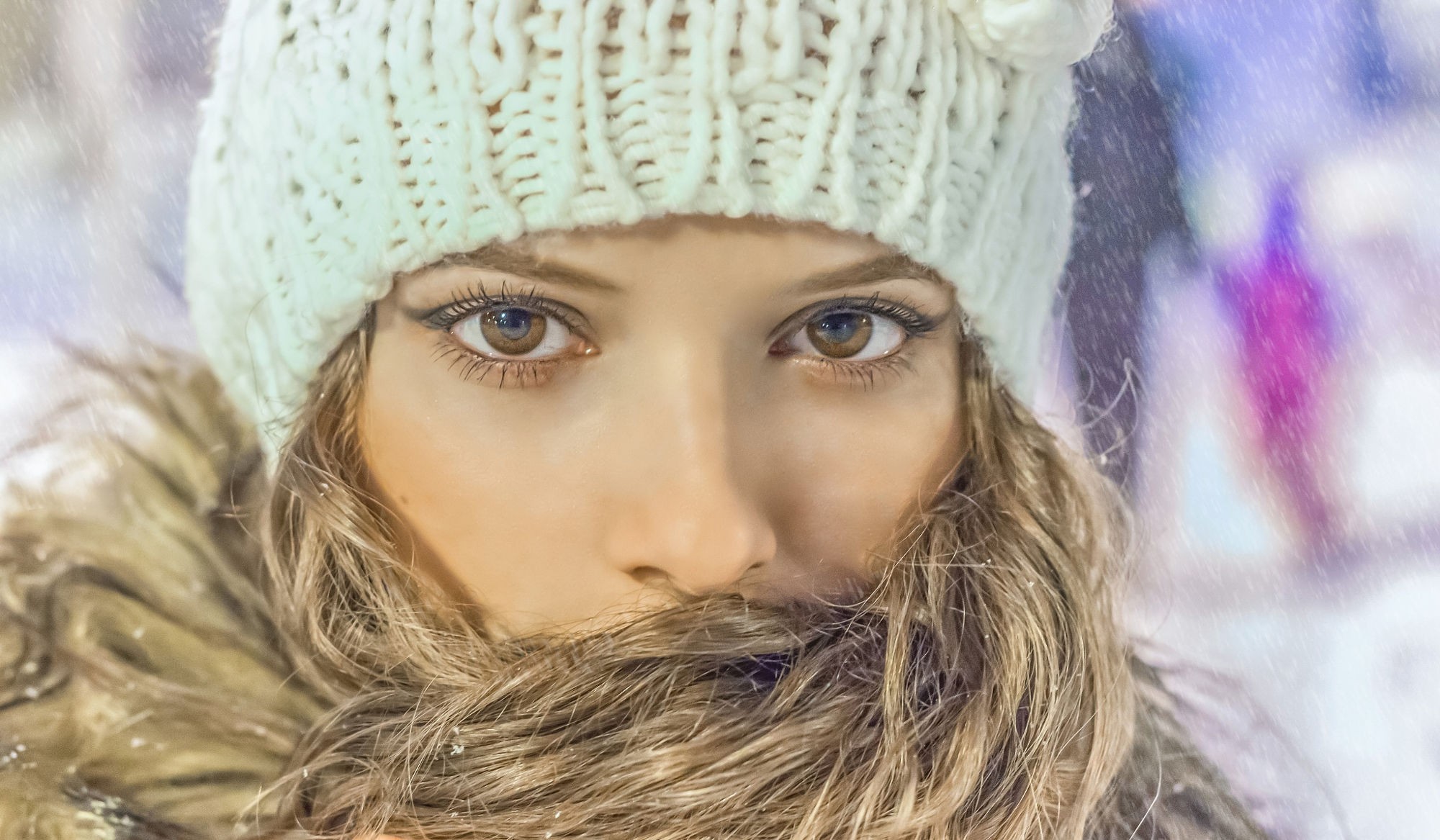 People 2000x1167 cold winter woolly hat women wool cap hazel eyes model white cap closeup portrait face hair in face snow