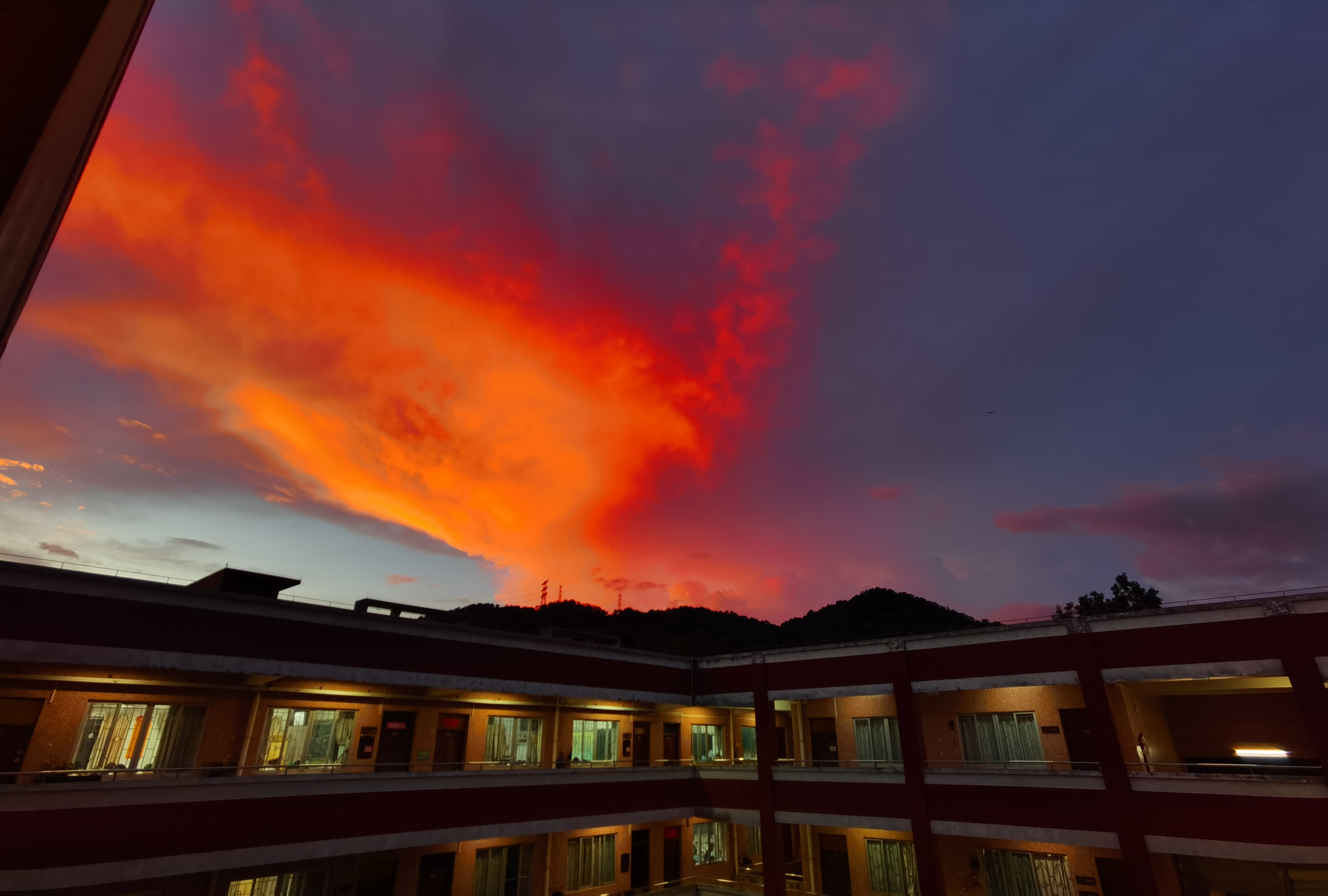 General 3840x2592 dusk sunset glow landscape school sky clouds apartment low light