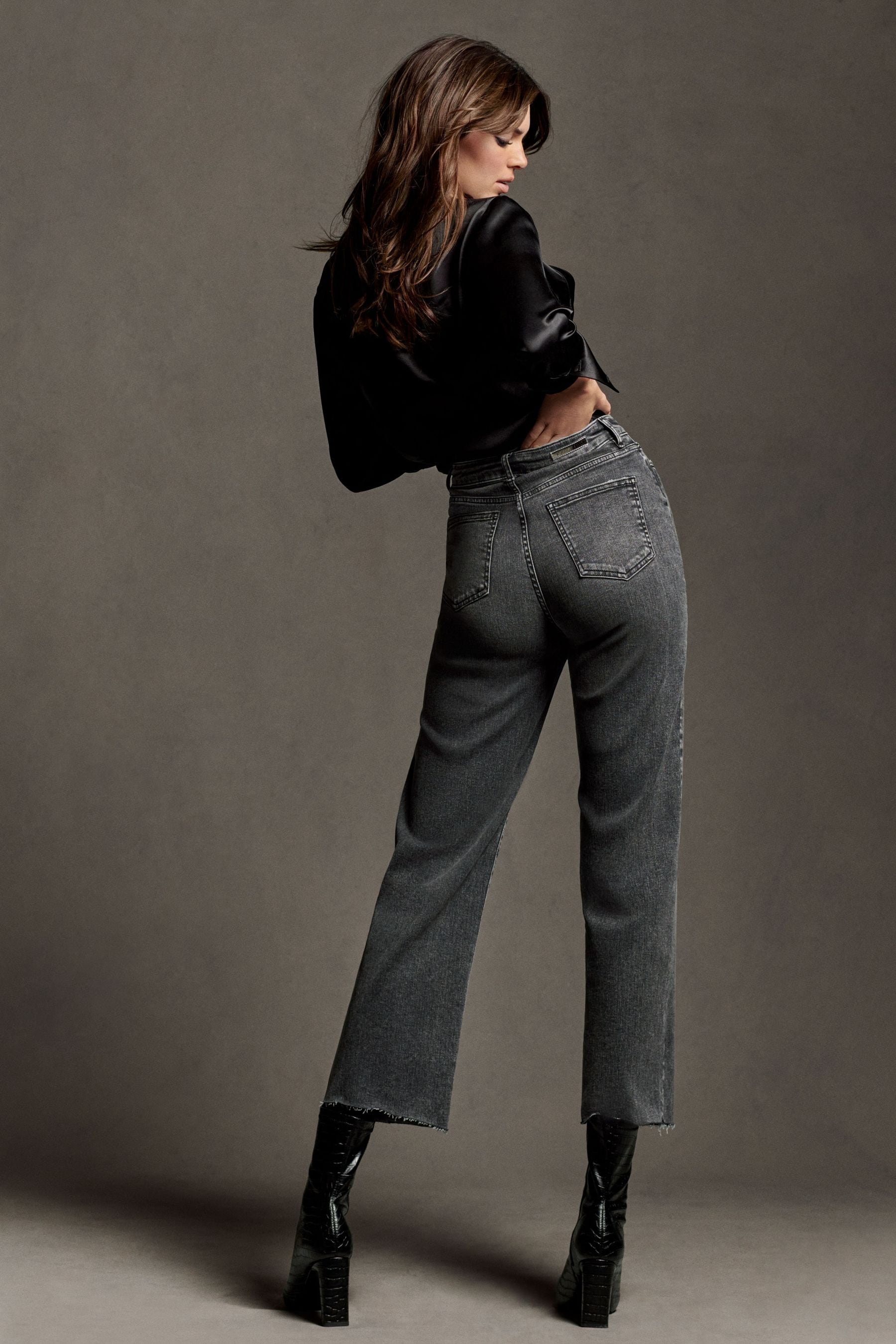 People 1800x2700 Kendall Jenner women model fashion jeans long hair brunette studio women indoors ass