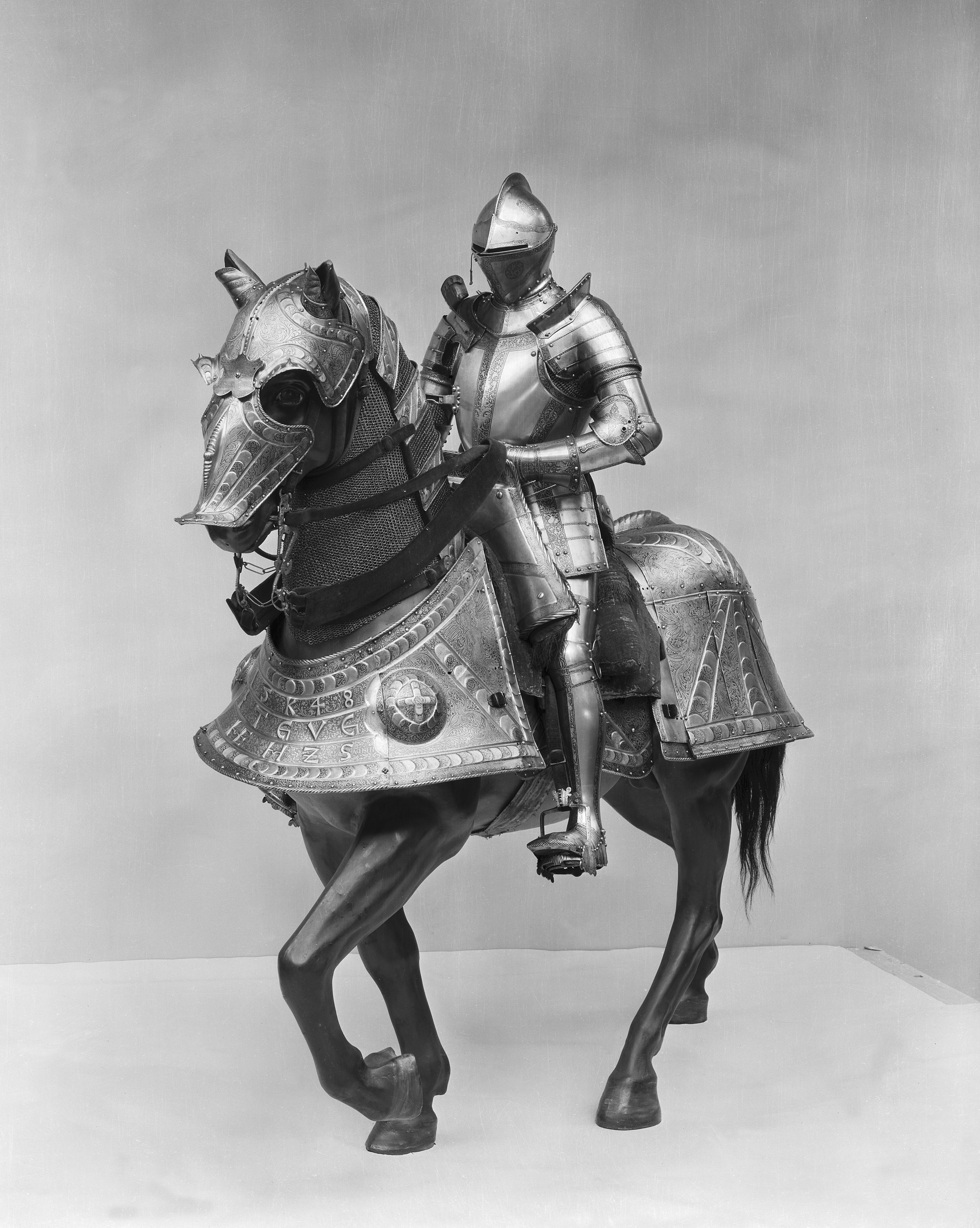 General 3192x4000 armor knight armet gauntlets cuirass greaves armored boots spear horse museum european men portrait display noise