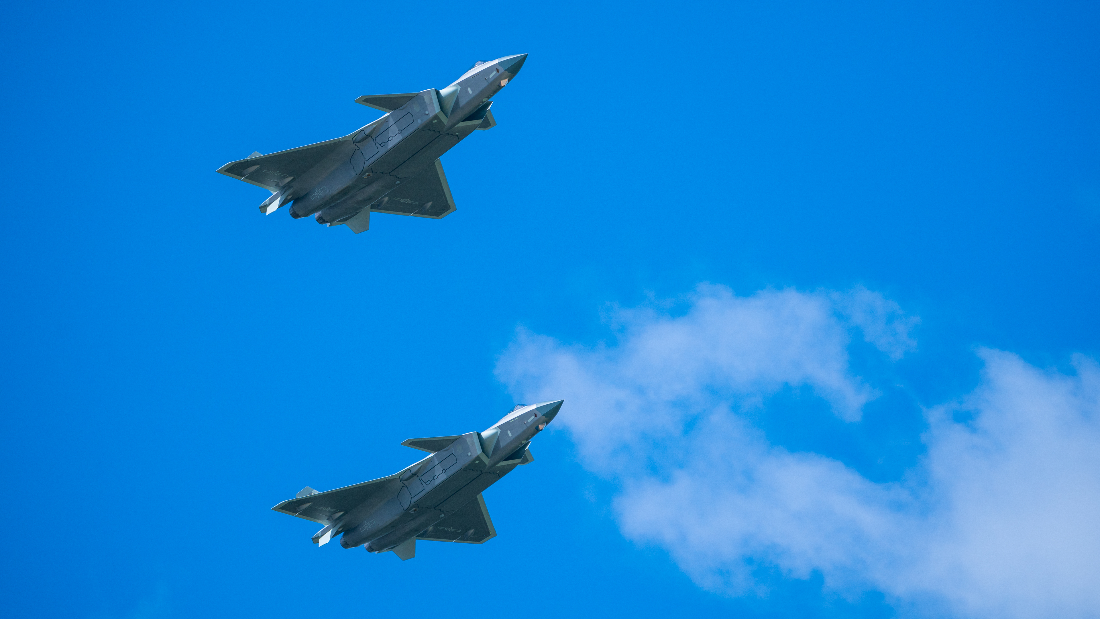 General 3840x2160 PLAAF military aircraft military vehicle clouds sky simple background minimalism flying Chengdu J-20