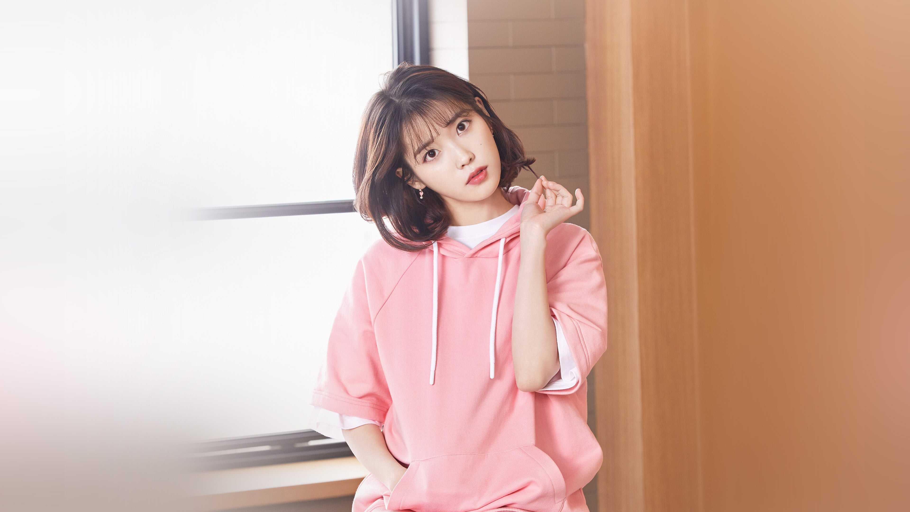 People 3840x2160 Lee Ji-Eun Lee  Ji-Eun Asian K-pop Korean brunette hoods women sweatshirts