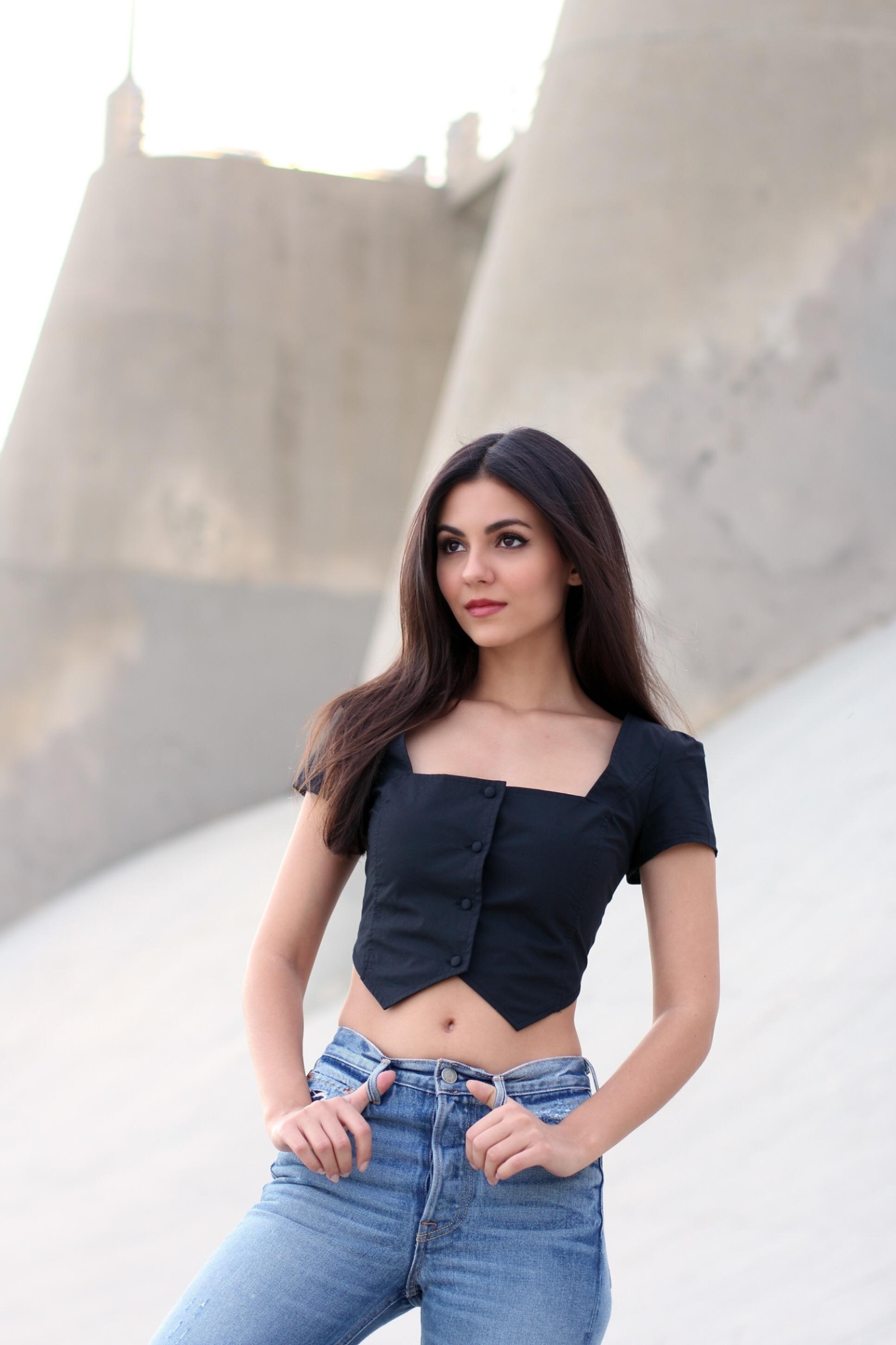 People 1333x2000 Victoria Justice women actress brunette long hair belly button outdoors looking into the distance
