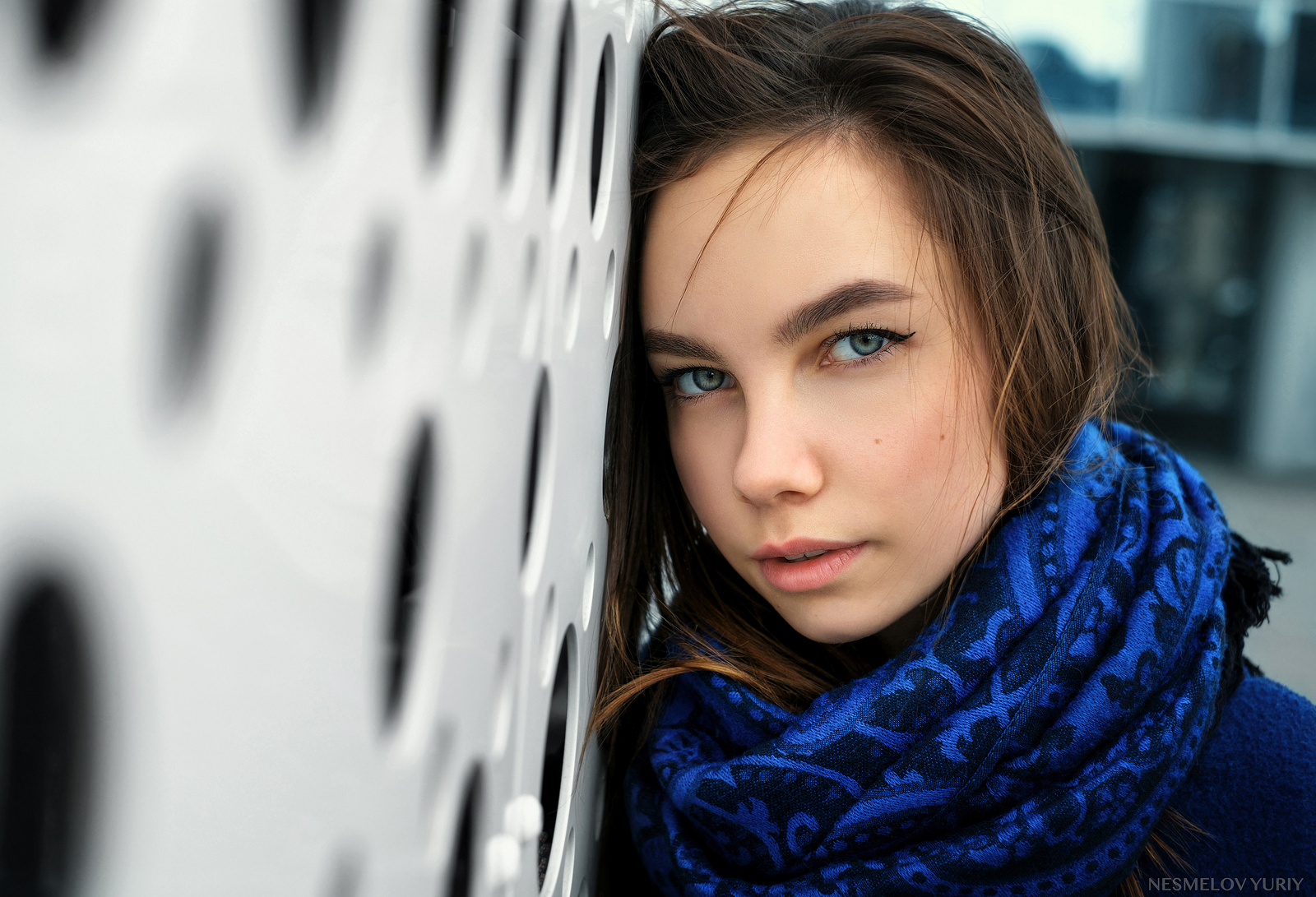 People 1600x1091 brunette blue eyes portrait face women women outdoors pink lipstick depth of field Yury Nesmelov scarf