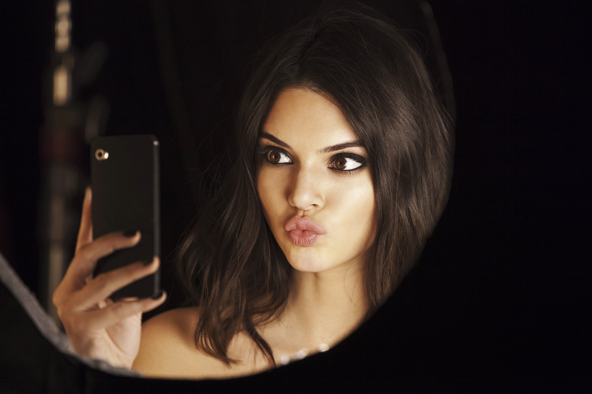 People 1920x1280 Kendall Jenner women model brunette dark hair duckface selfies American women