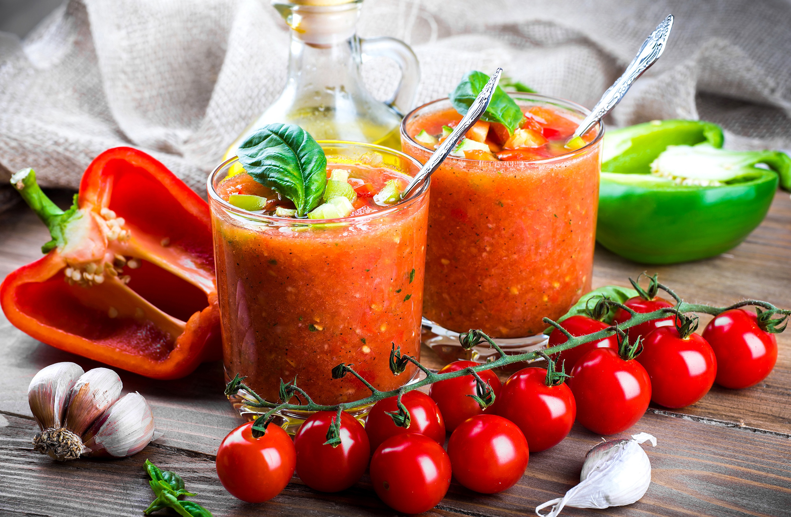 General 2560x1674 vegetables food Garlic tomatoes bell peppers soup basil olive oil wooden surface gazpacho